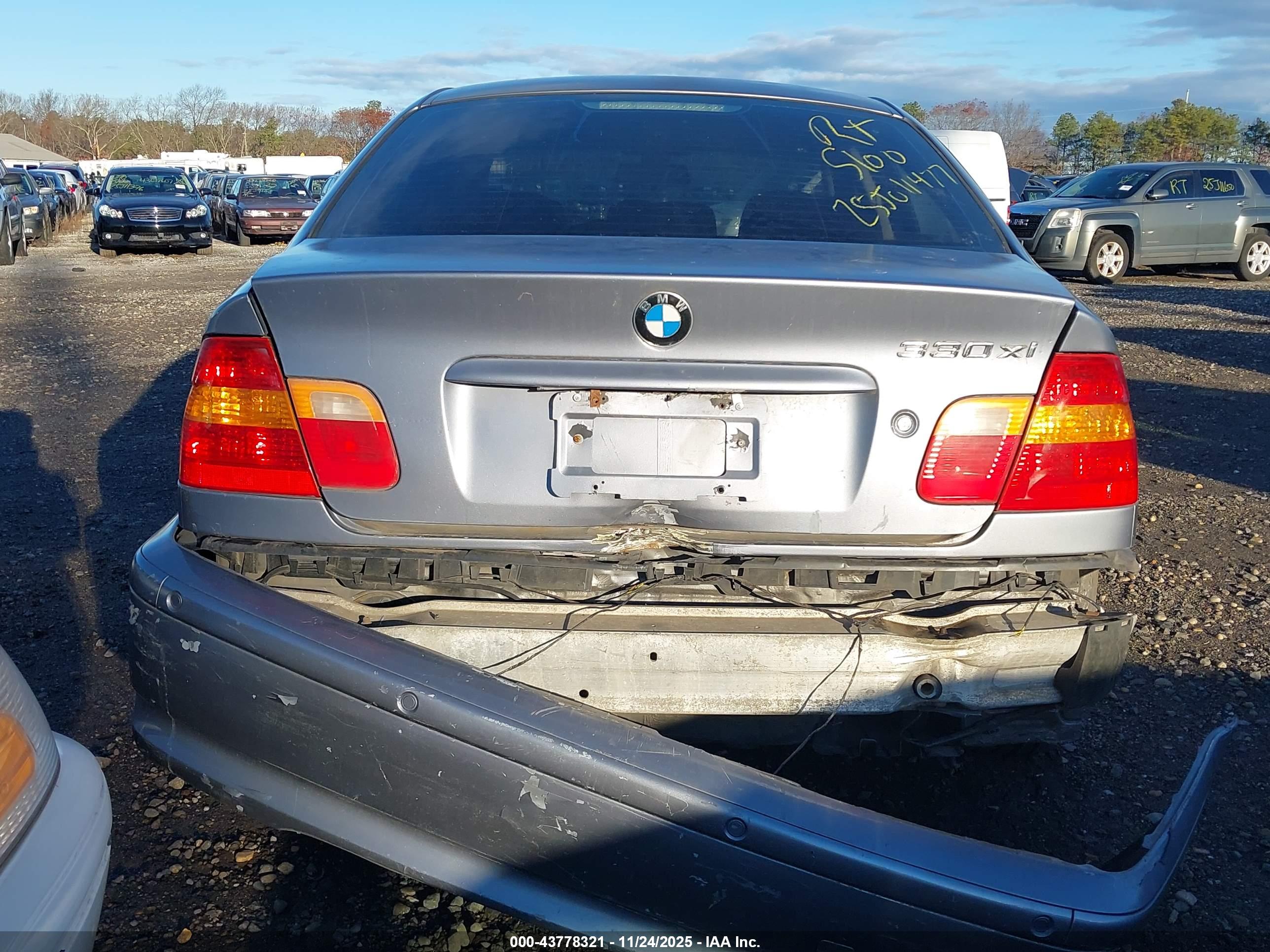 BMW 330XI image 6
