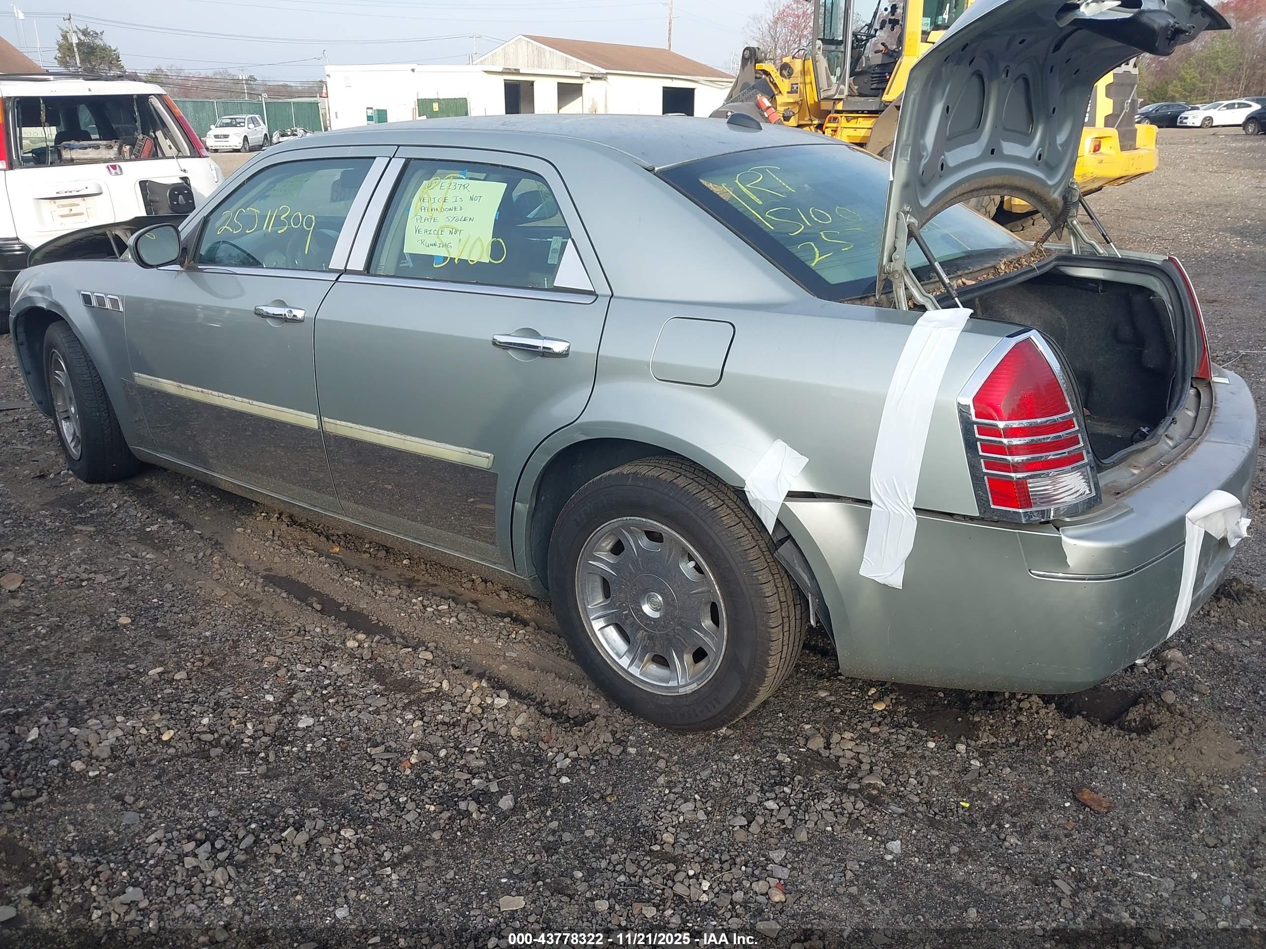 CHRYSLER 300 image 3
