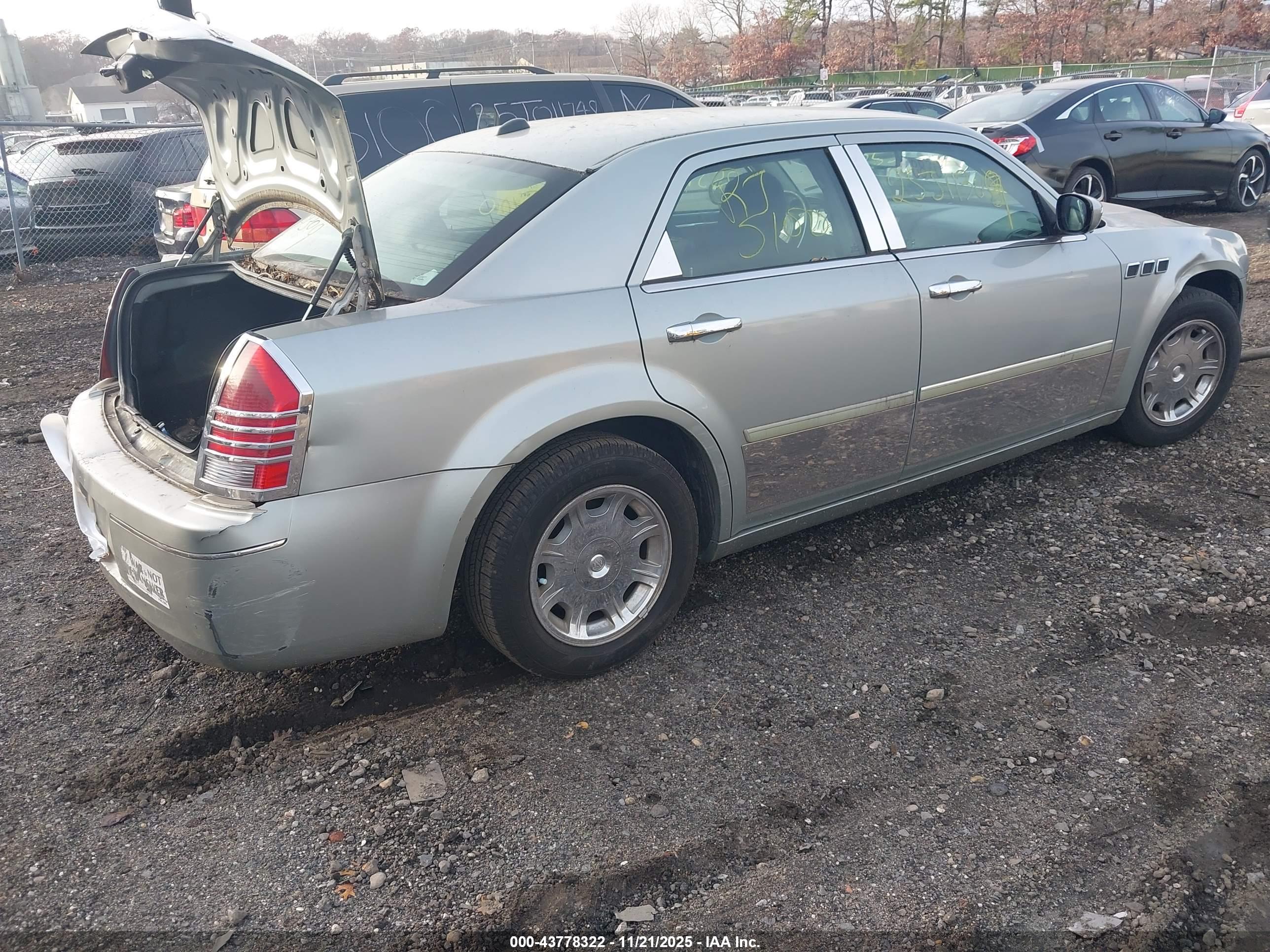 CHRYSLER 300 image 4