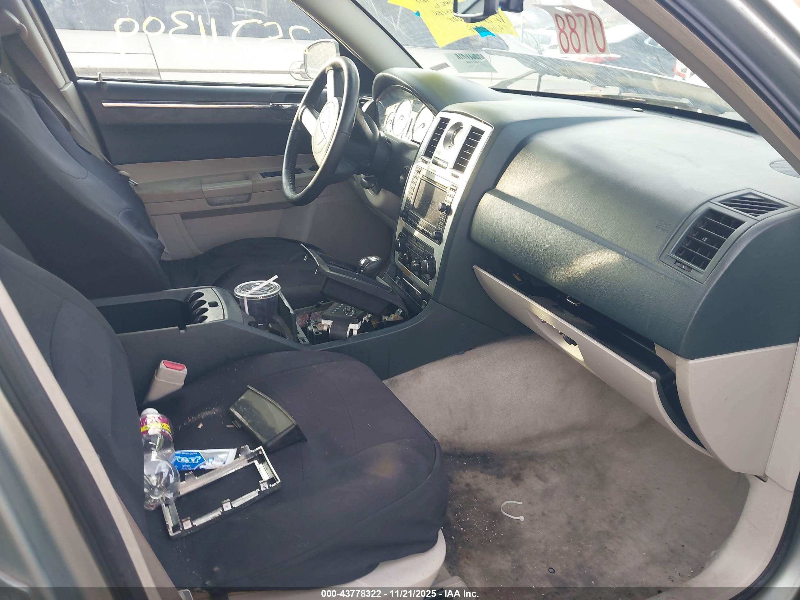 CHRYSLER 300 image 5