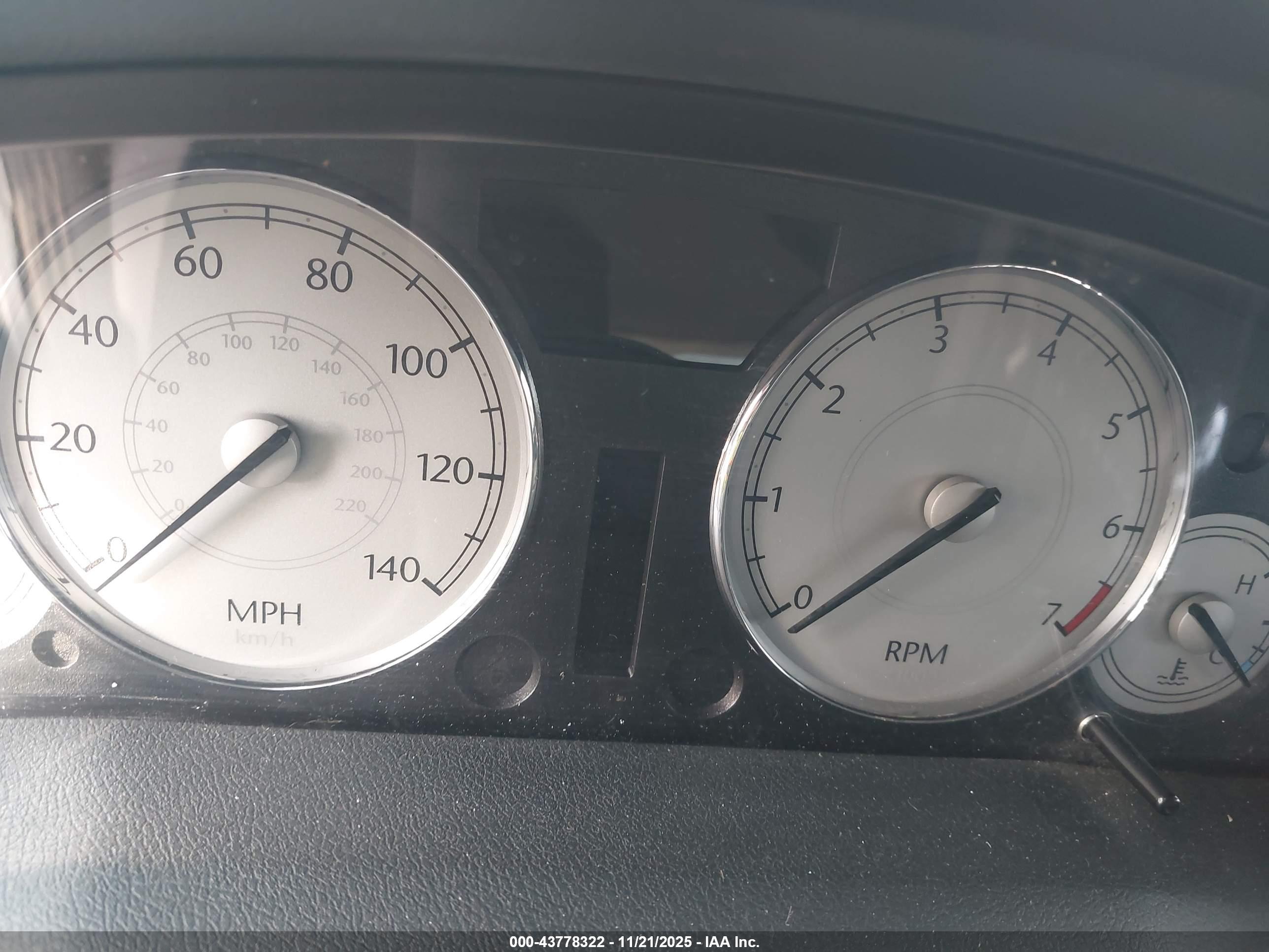 CHRYSLER 300 image 7