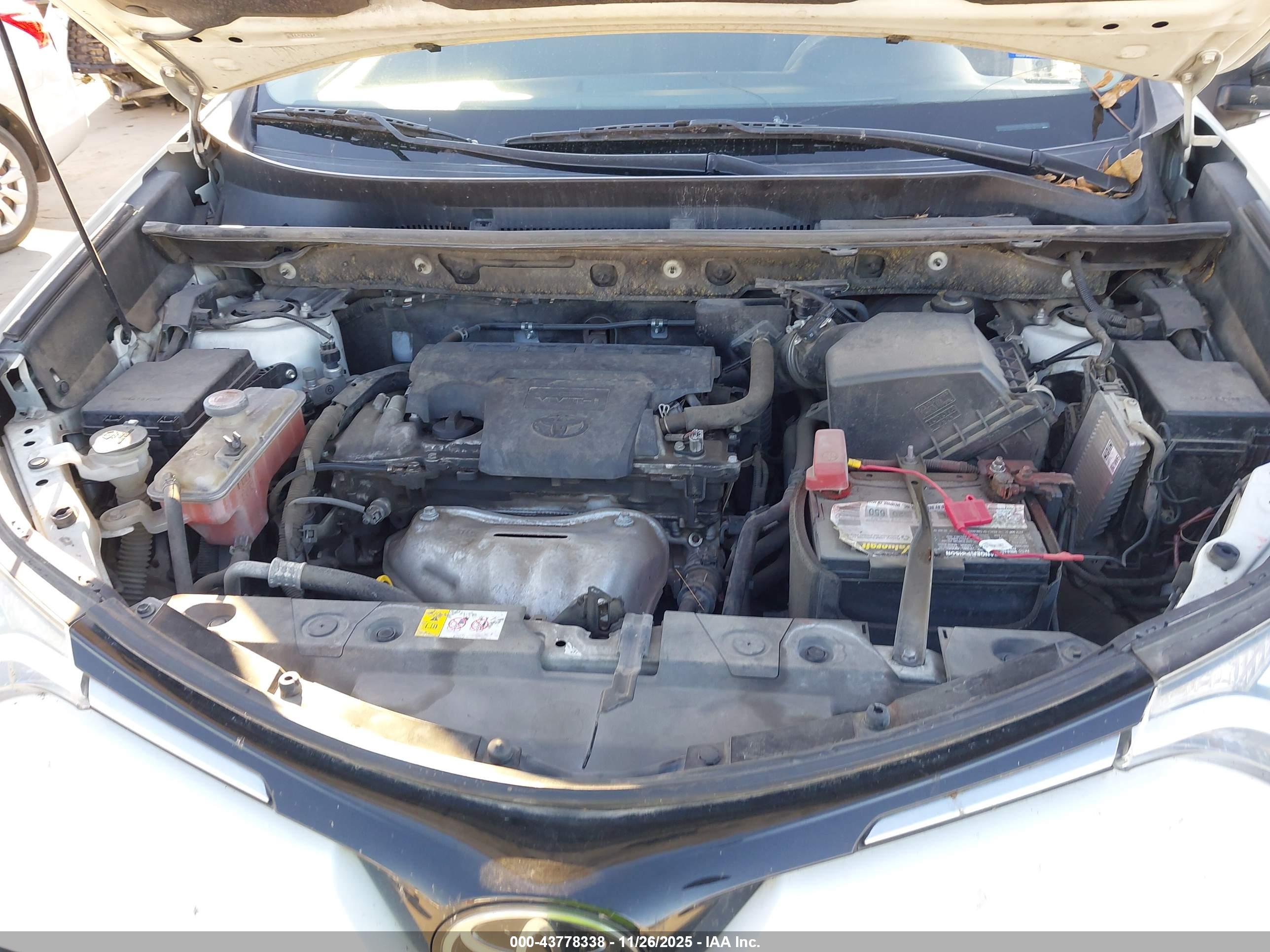 TOYOTA RAV4 image 10
