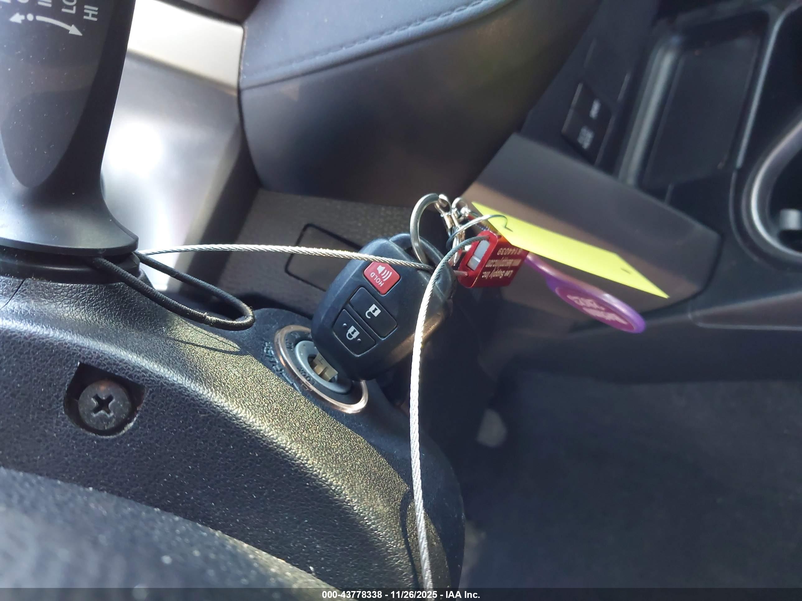 TOYOTA RAV4 image 11