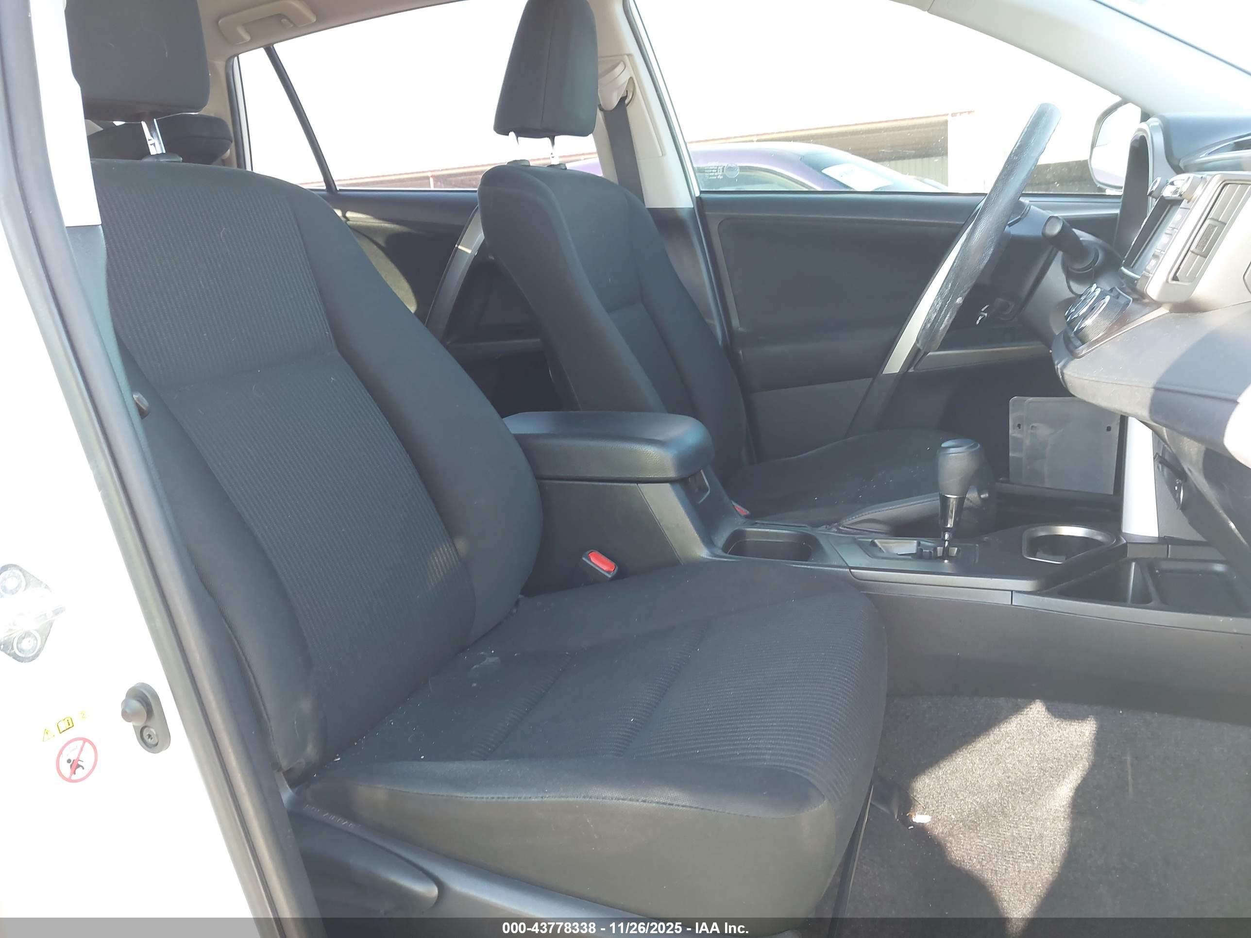 TOYOTA RAV4 image 5