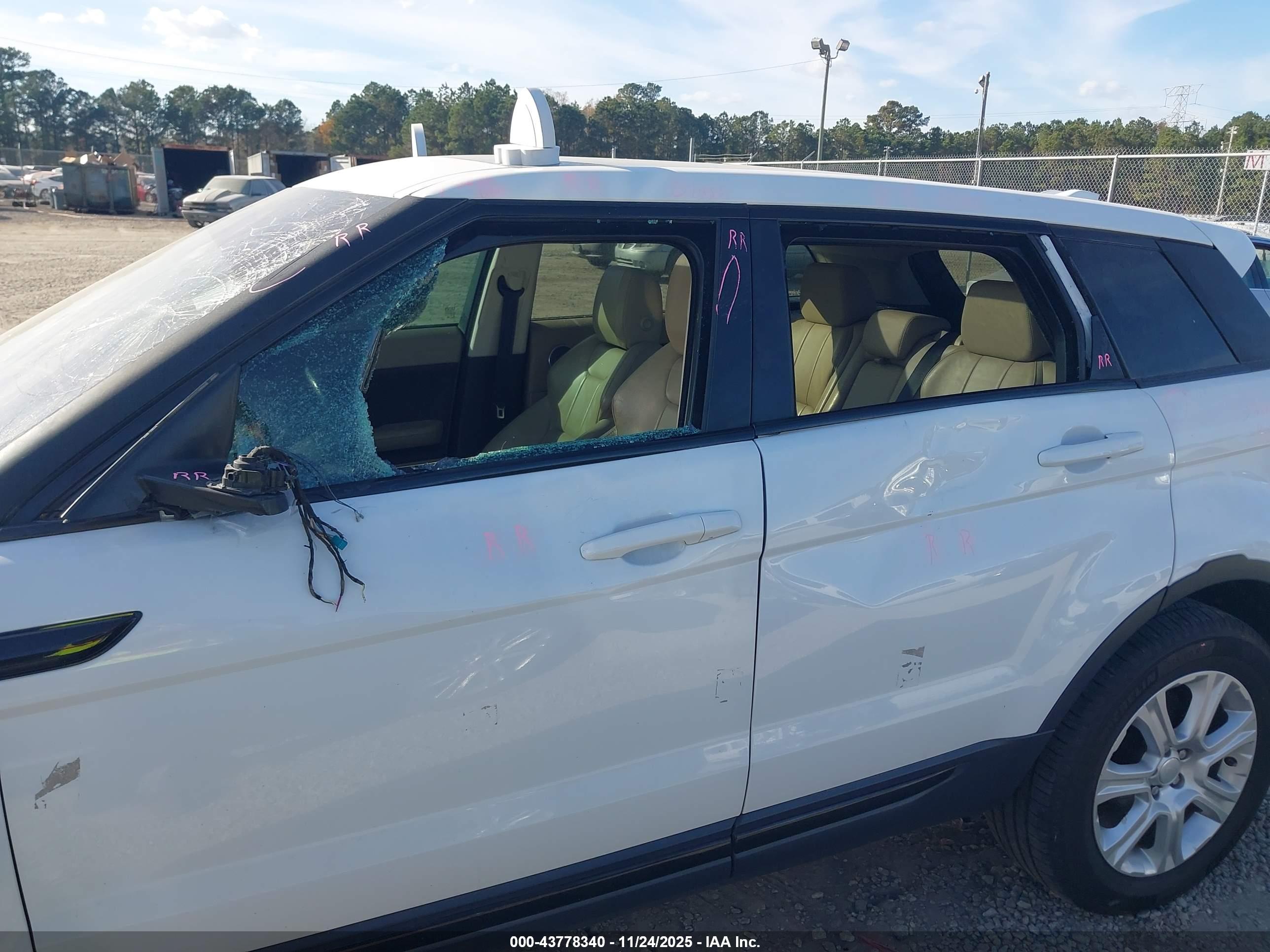 LAND ROVER image 6