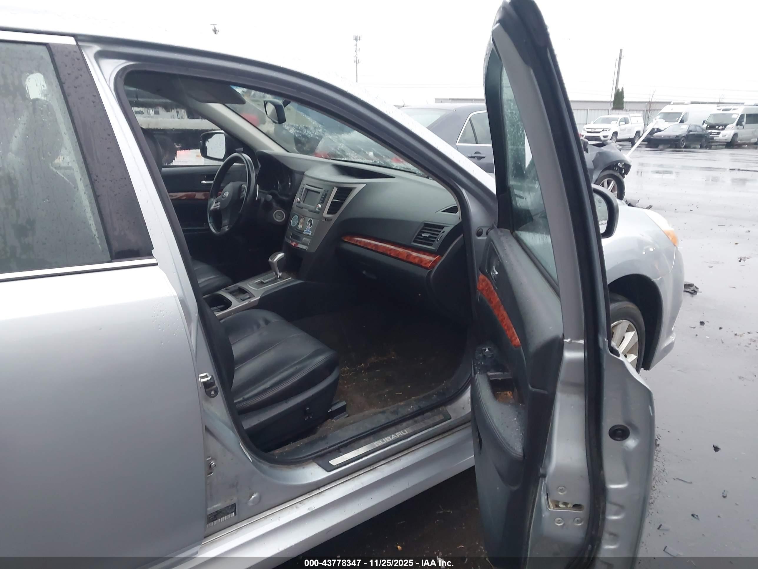 SUBARU LEGACY image 5
