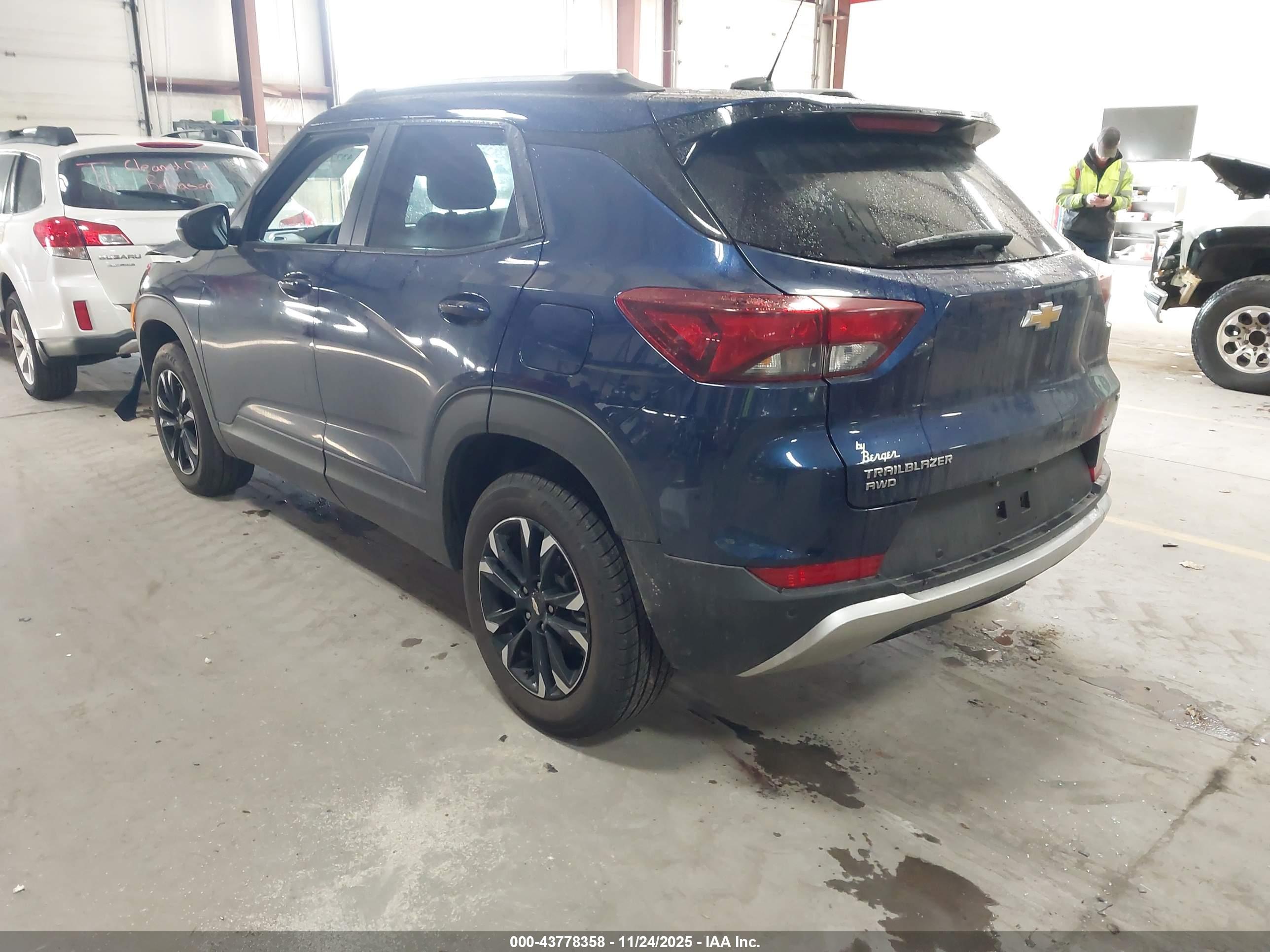 CHEVROLET TRAILBLAZER image 3