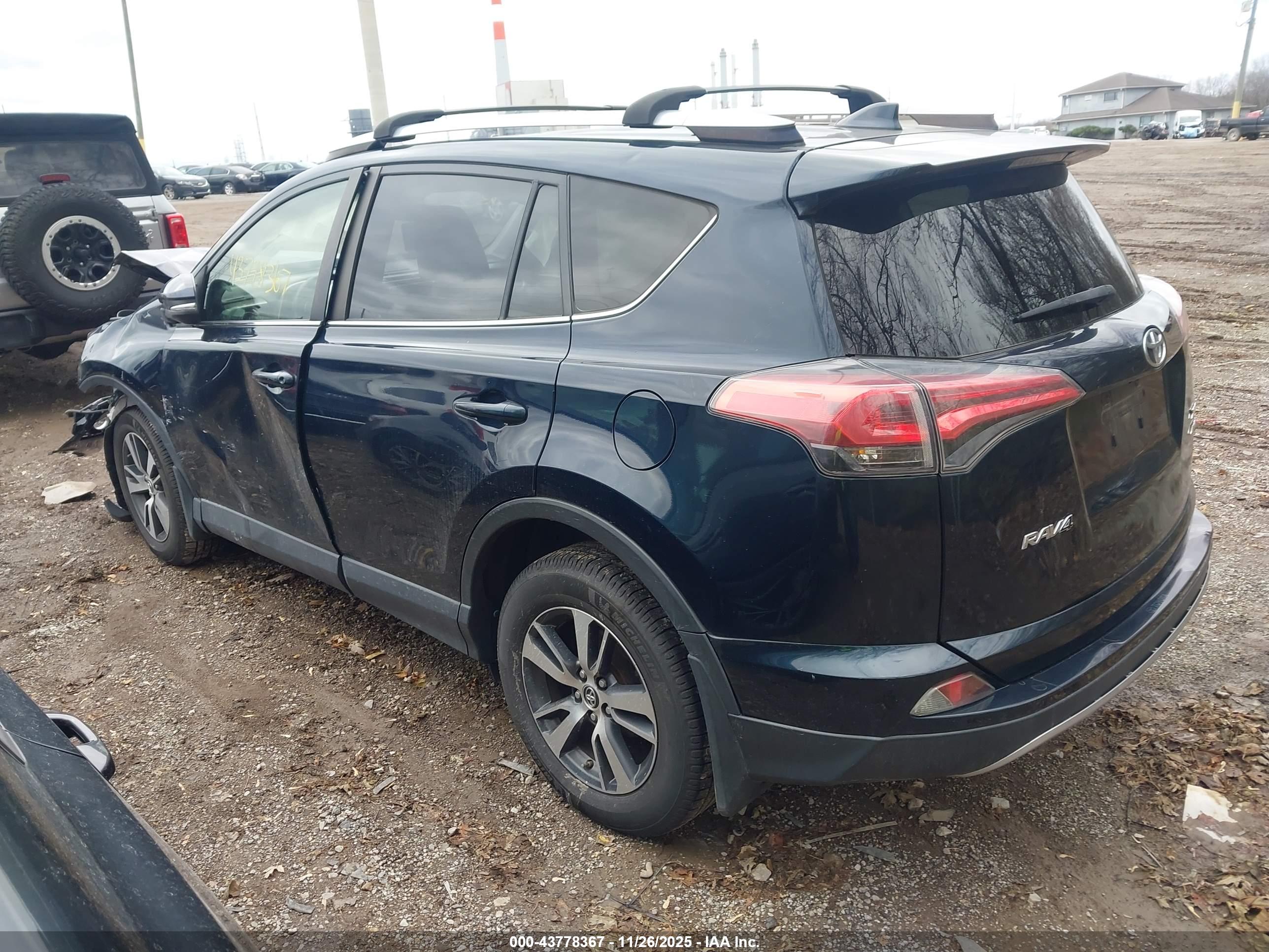 TOYOTA RAV4 image 3