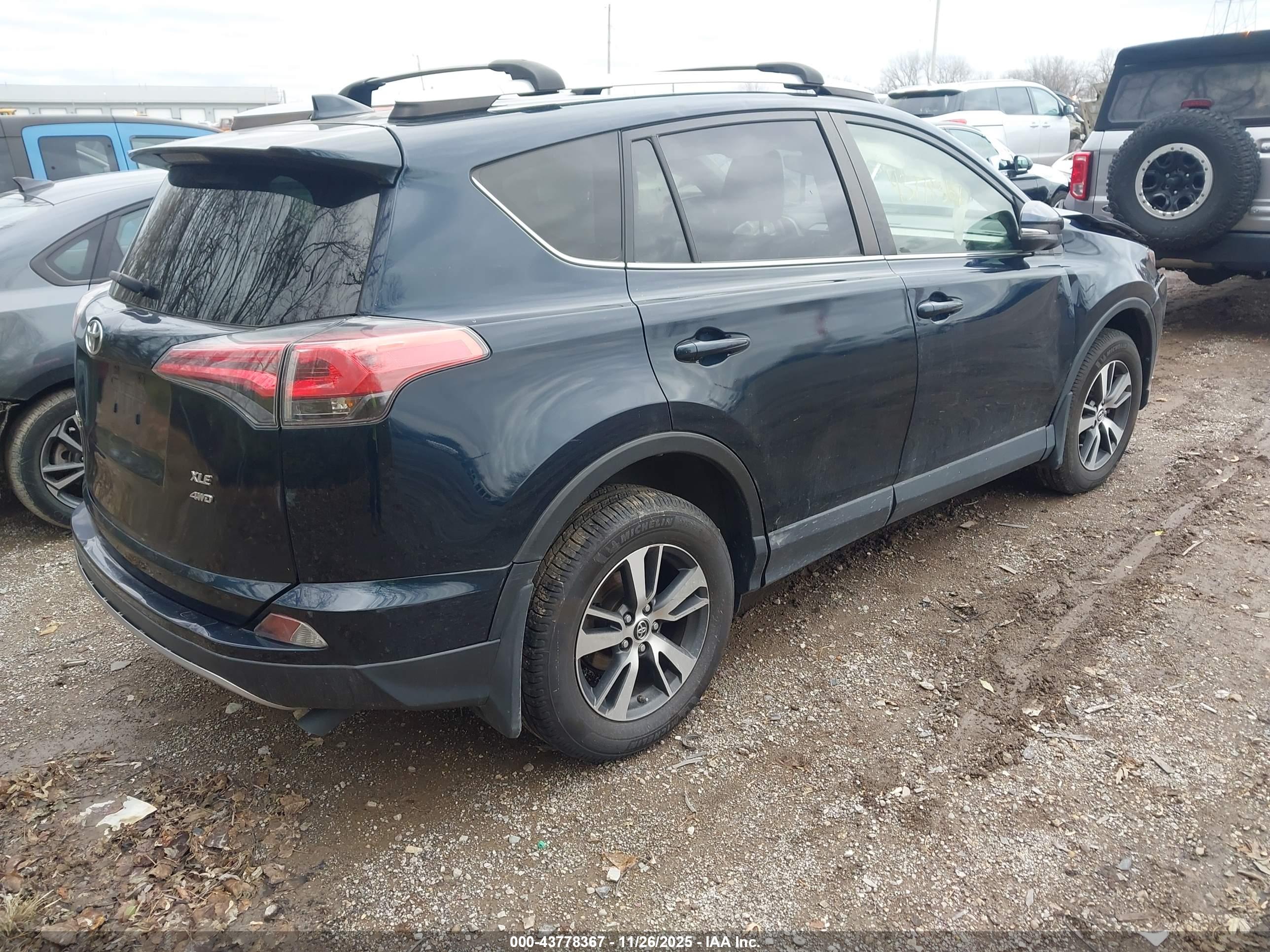 TOYOTA RAV4 image 4