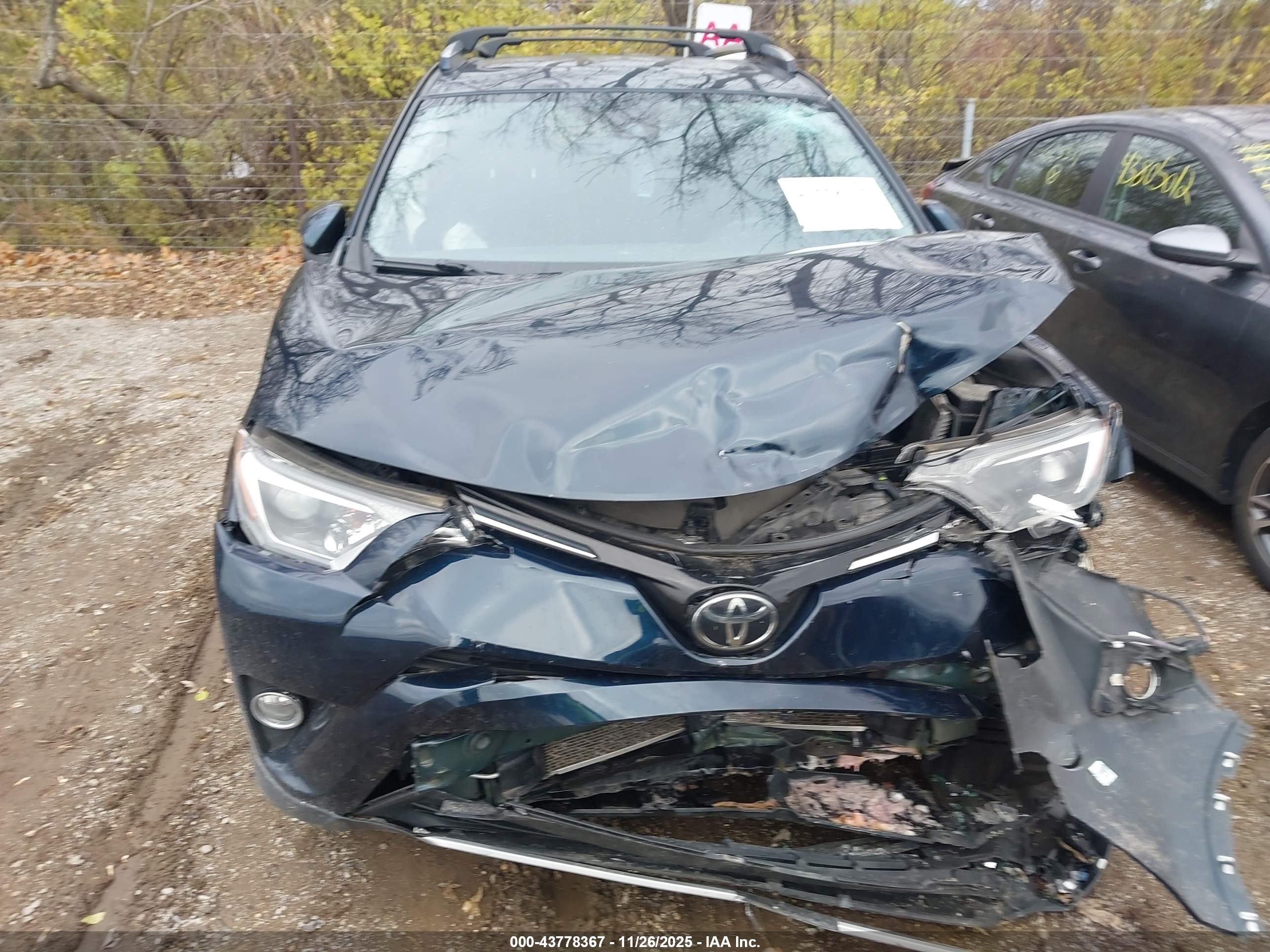 TOYOTA RAV4 image 6