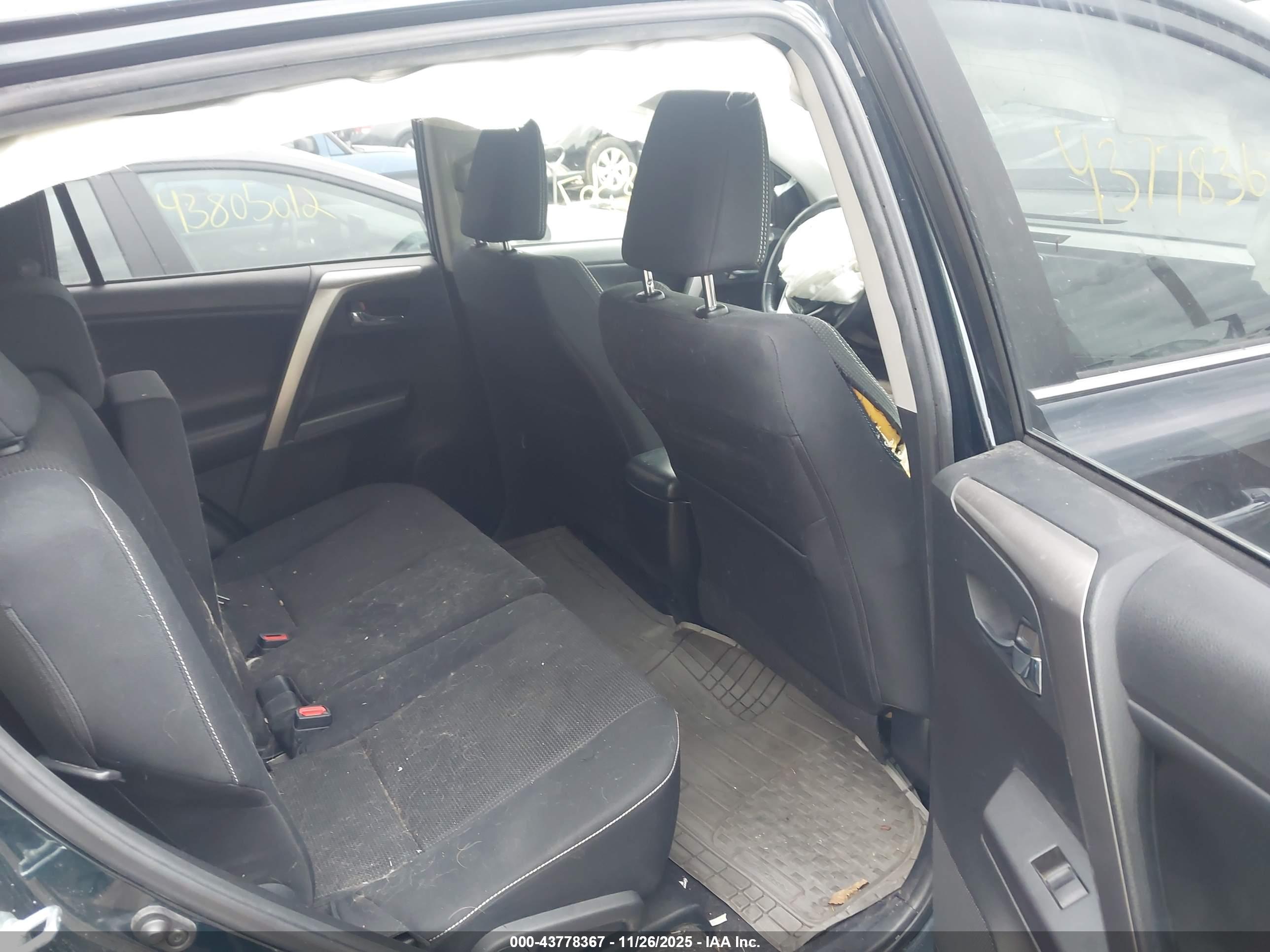 TOYOTA RAV4 image 8