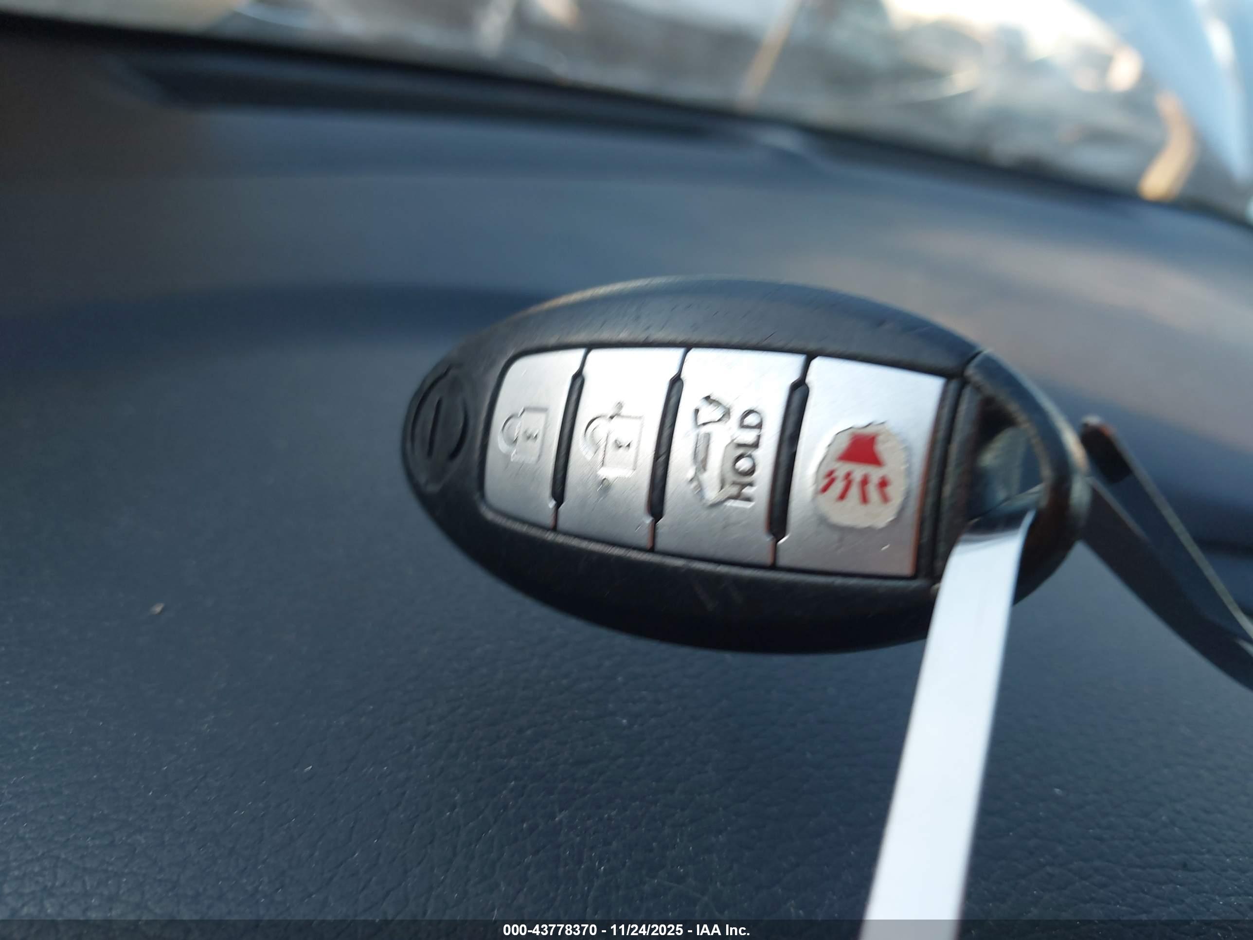 NISSAN ROGUE image 11