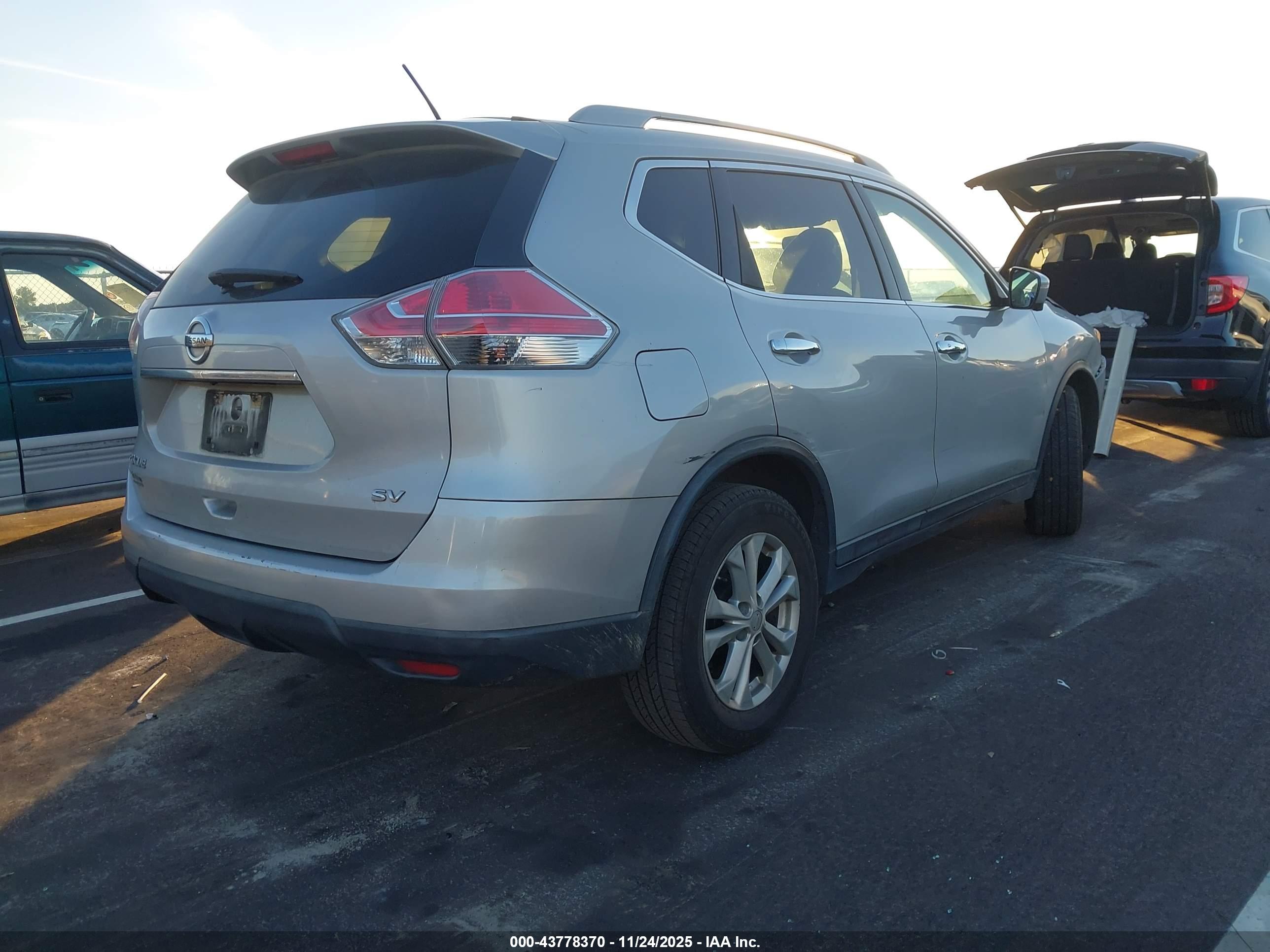 NISSAN ROGUE image 4