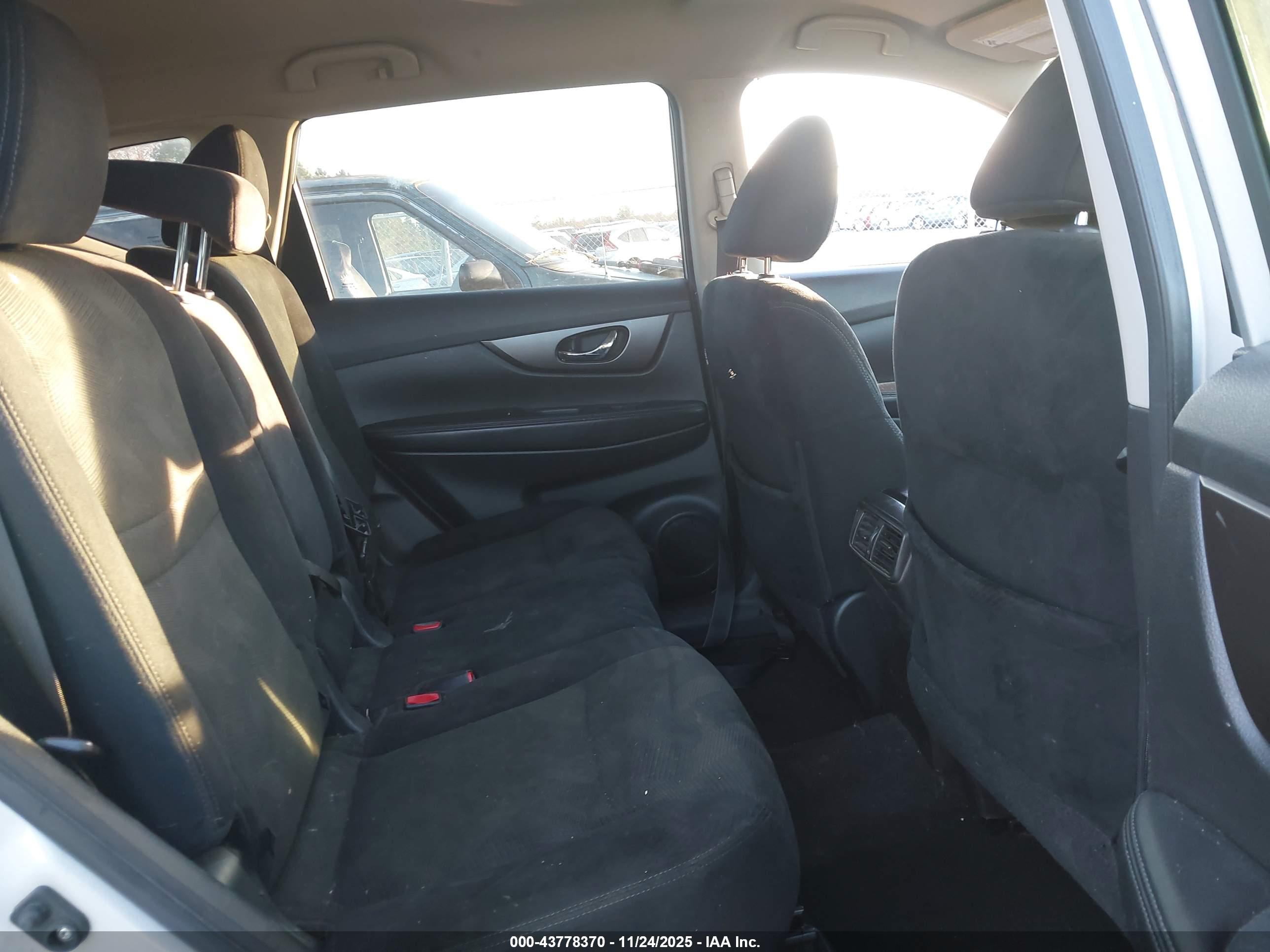 NISSAN ROGUE image 8