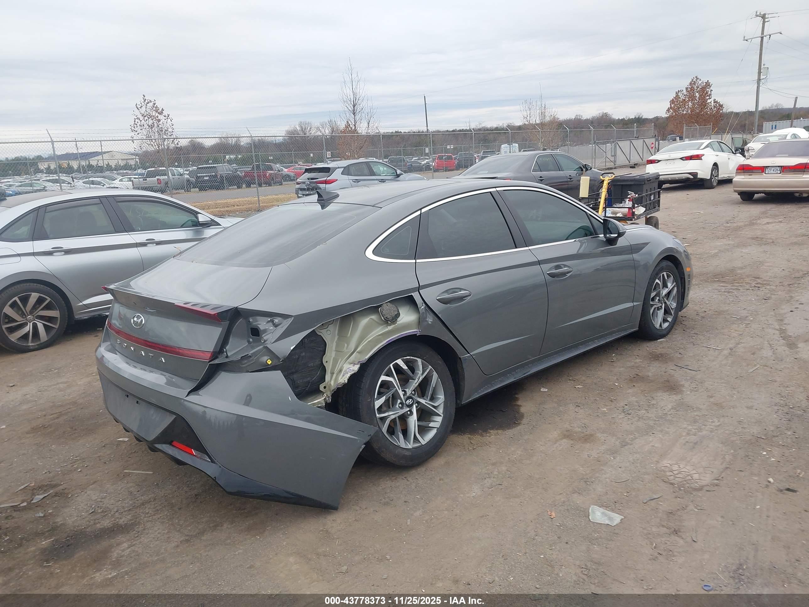 HYUNDAI SONATA image 4