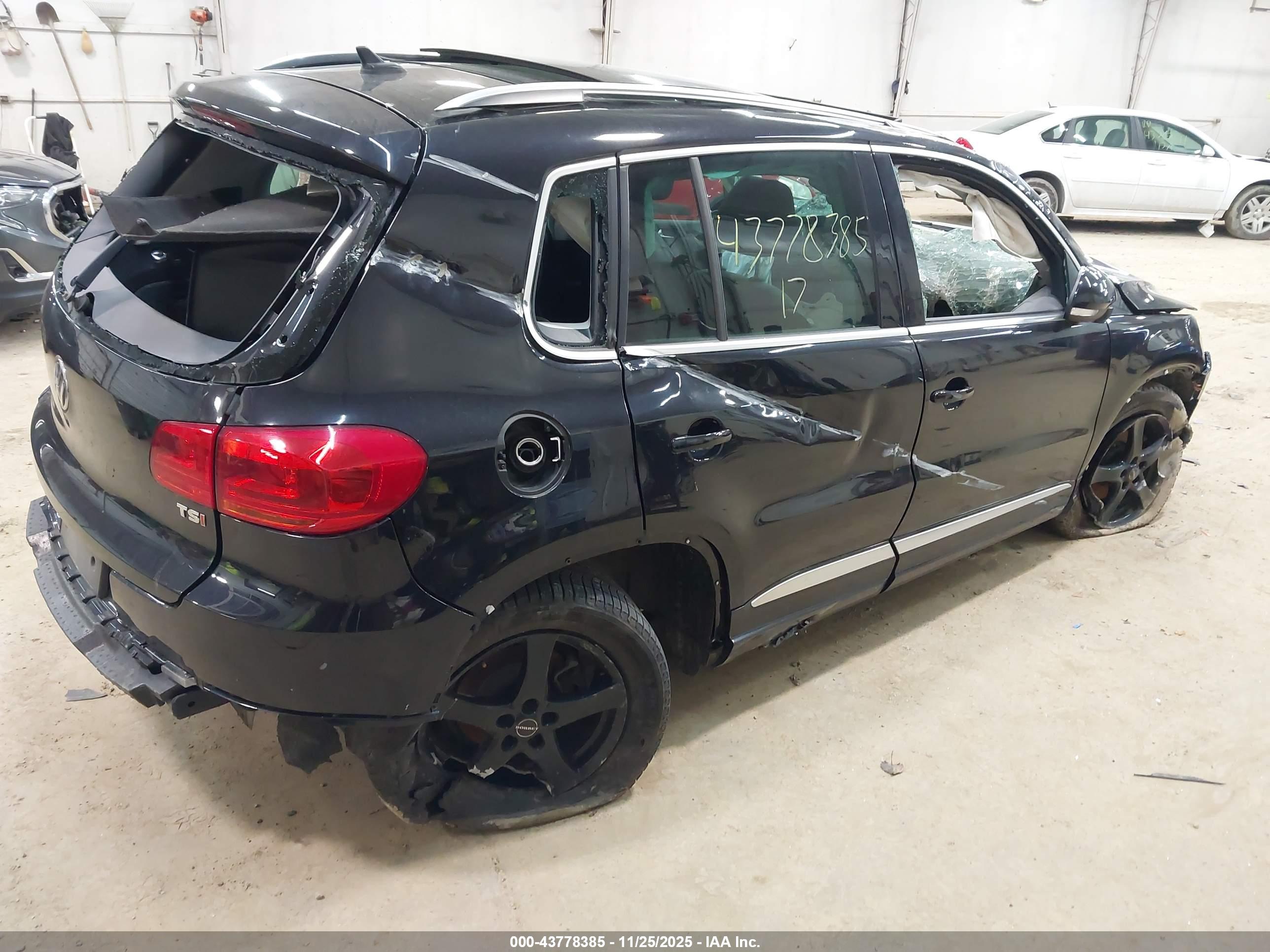 VOLKSWAGEN TIGUAN image 4
