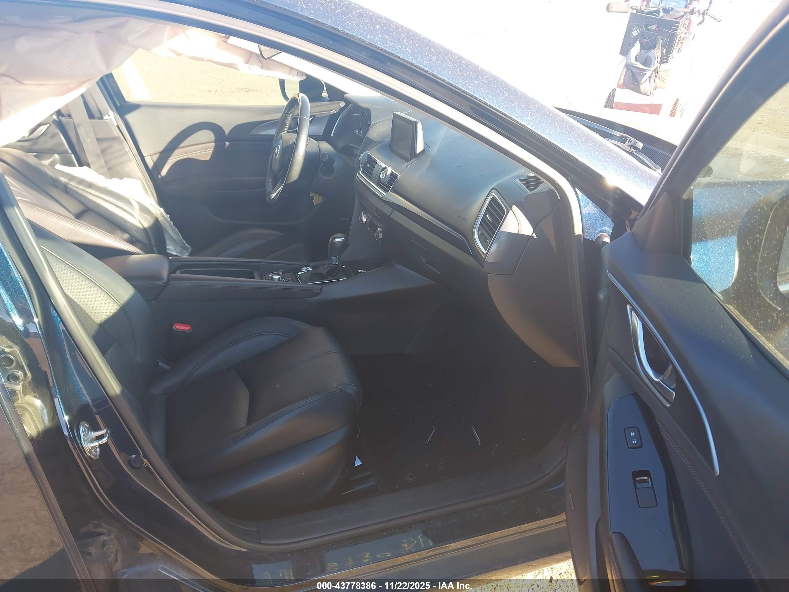 MAZDA MAZDA3 image 5