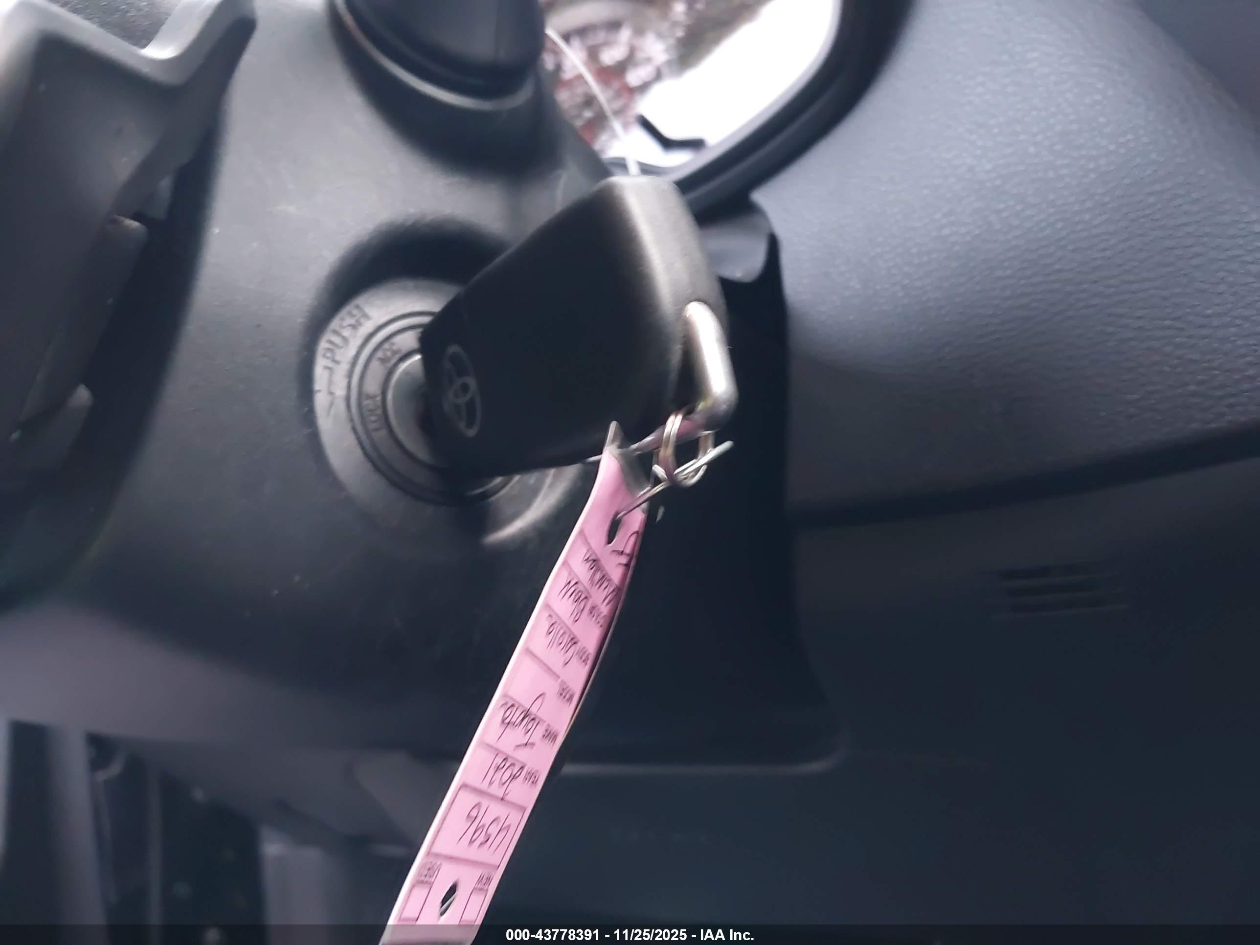 TOYOTA COROLLA image 11