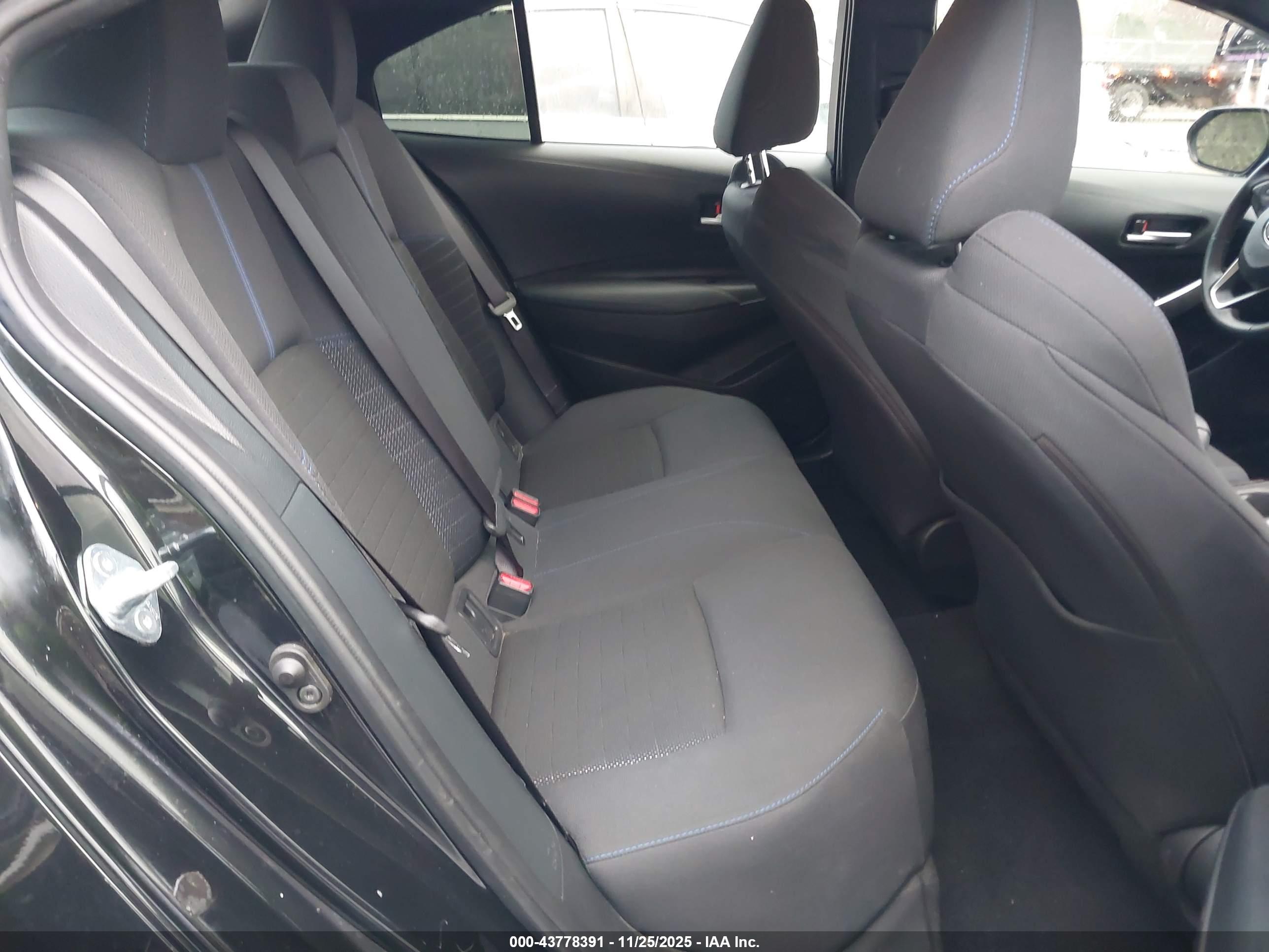 TOYOTA COROLLA image 8