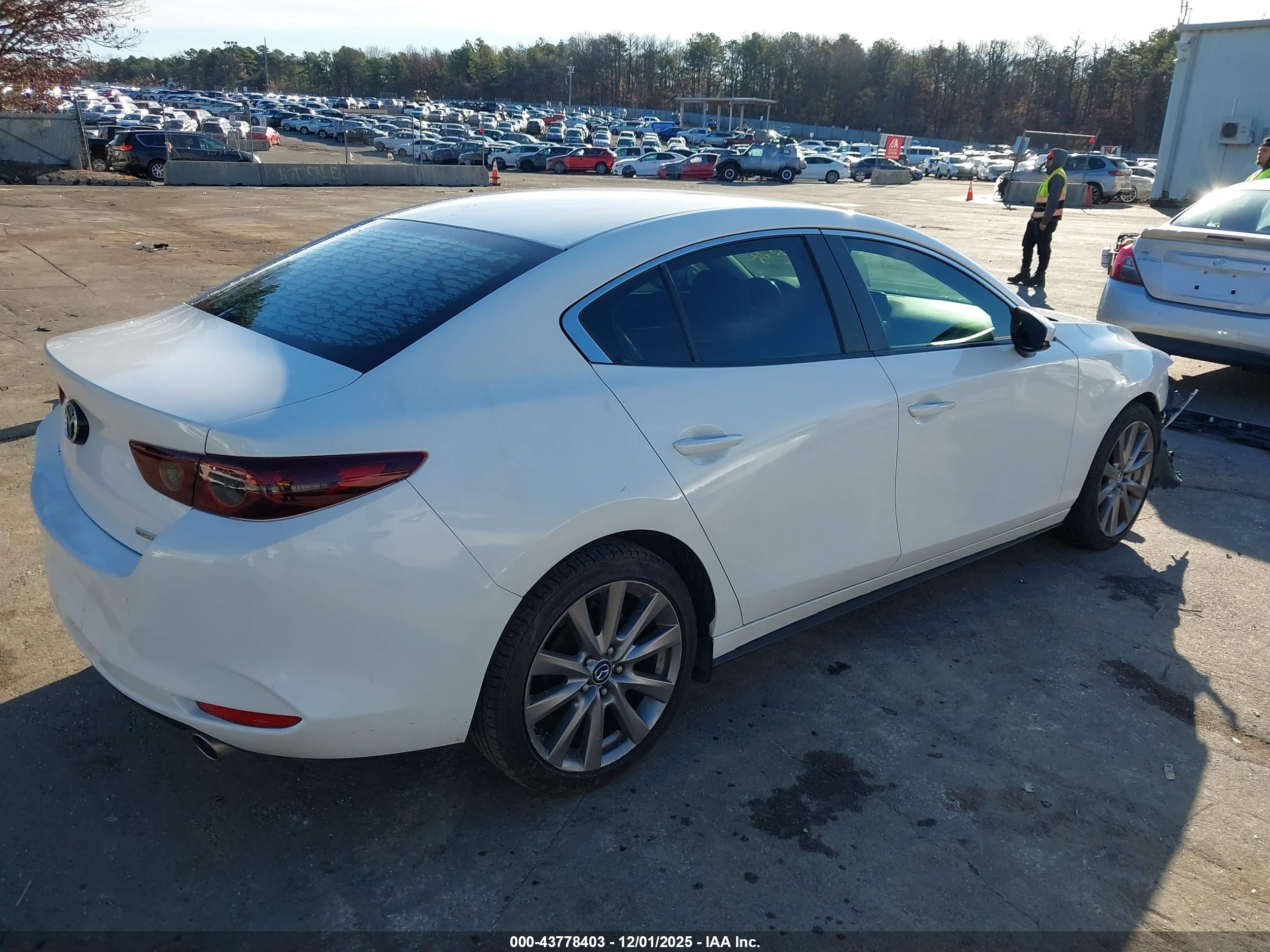 MAZDA MAZDA3 image 4