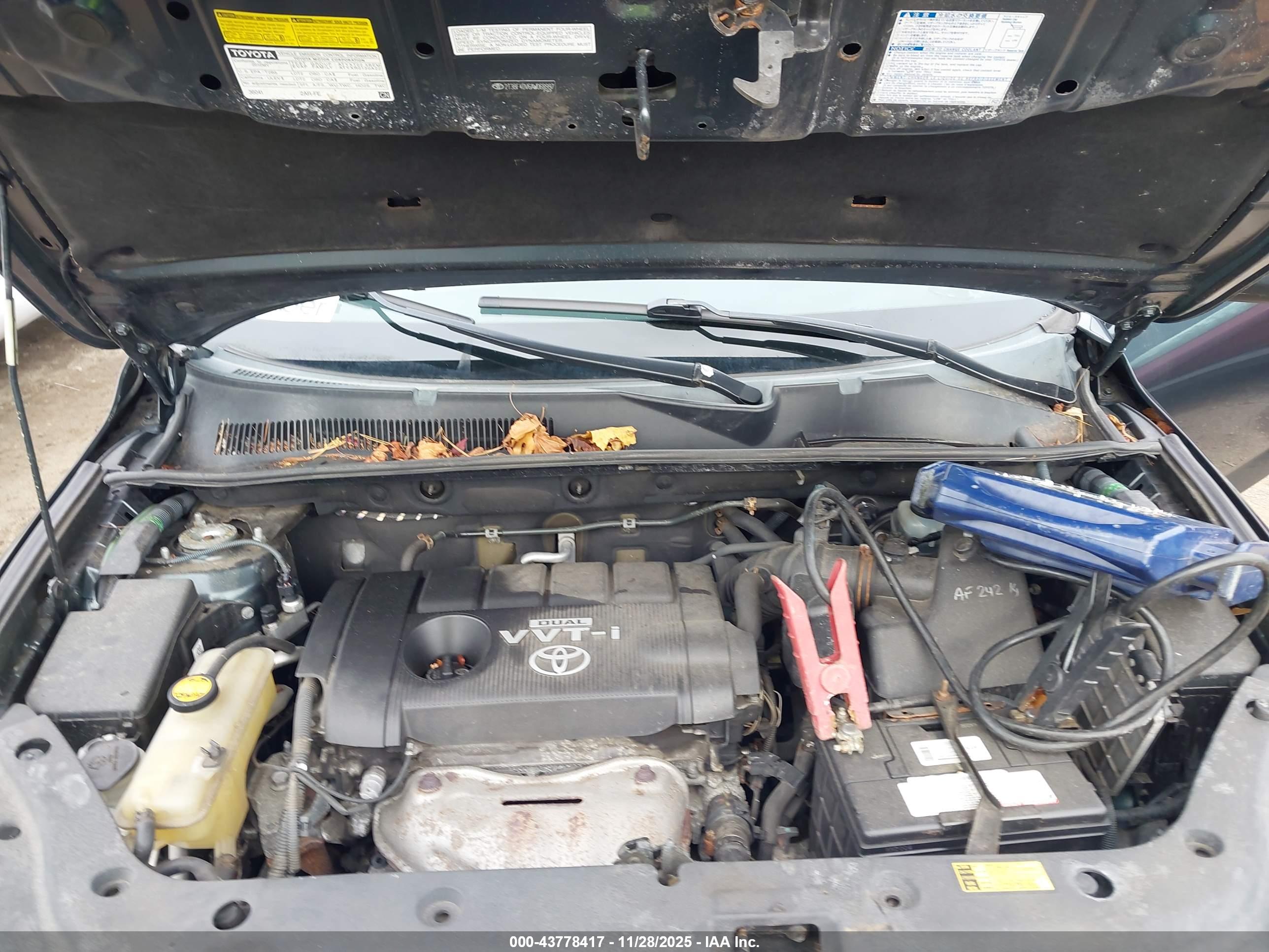 TOYOTA RAV4 image 10
