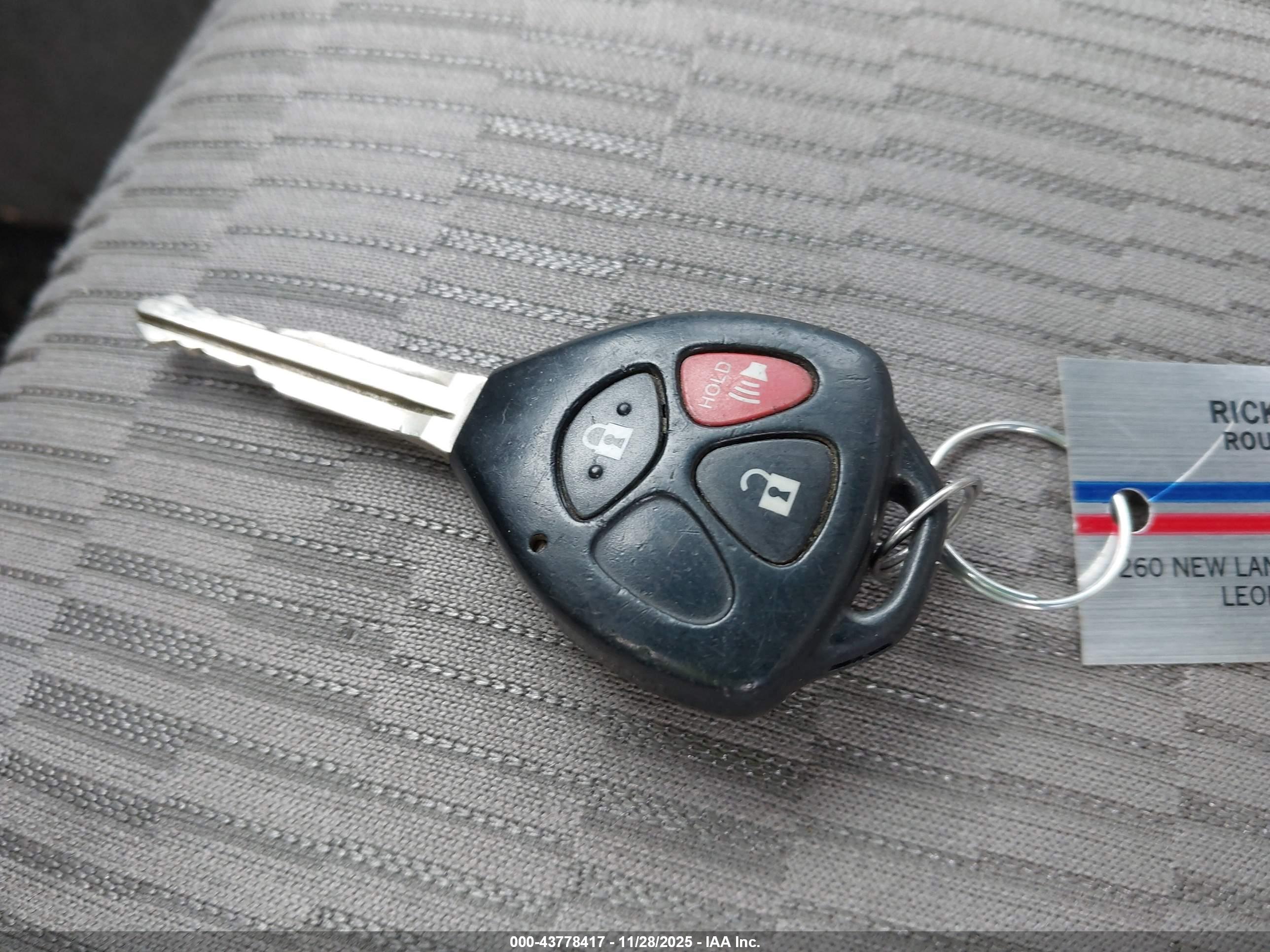 TOYOTA RAV4 image 11