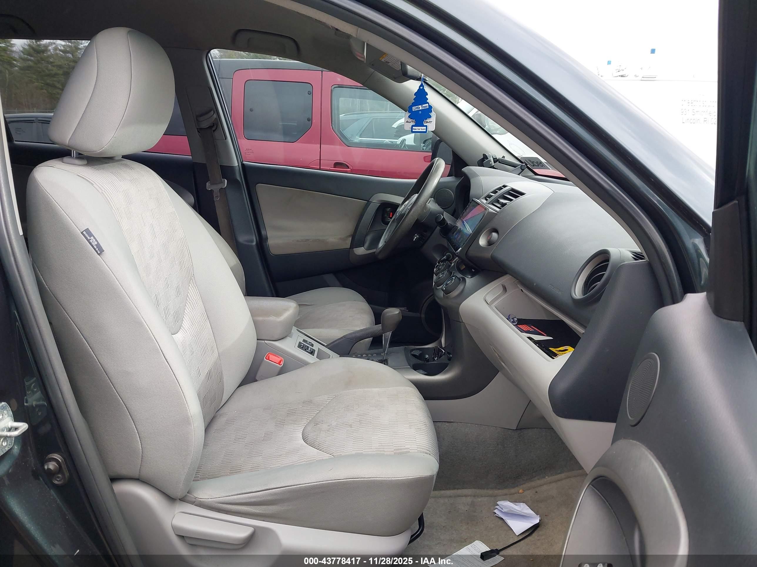 TOYOTA RAV4 image 5