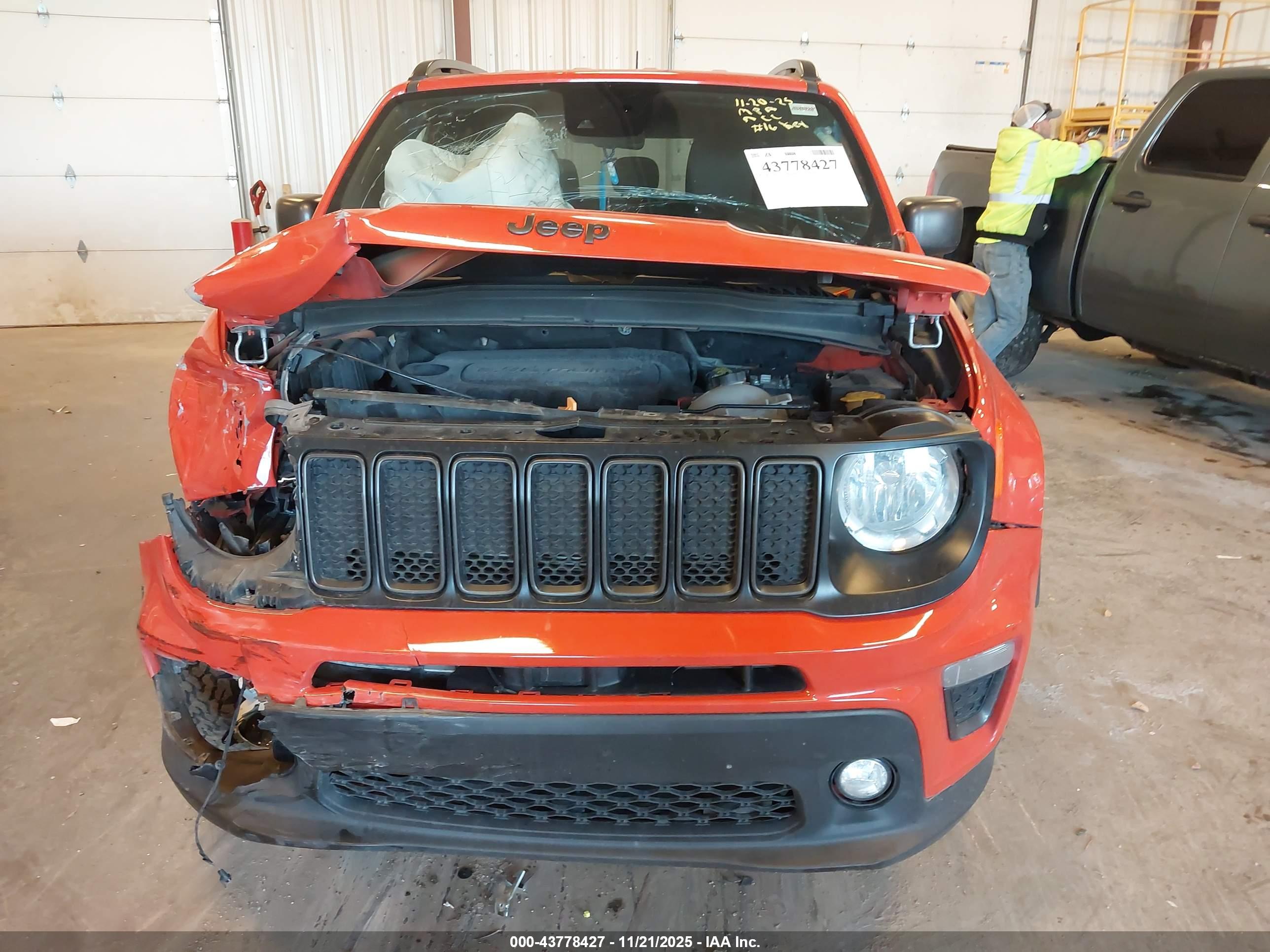 JEEP RENEGADE image 6
