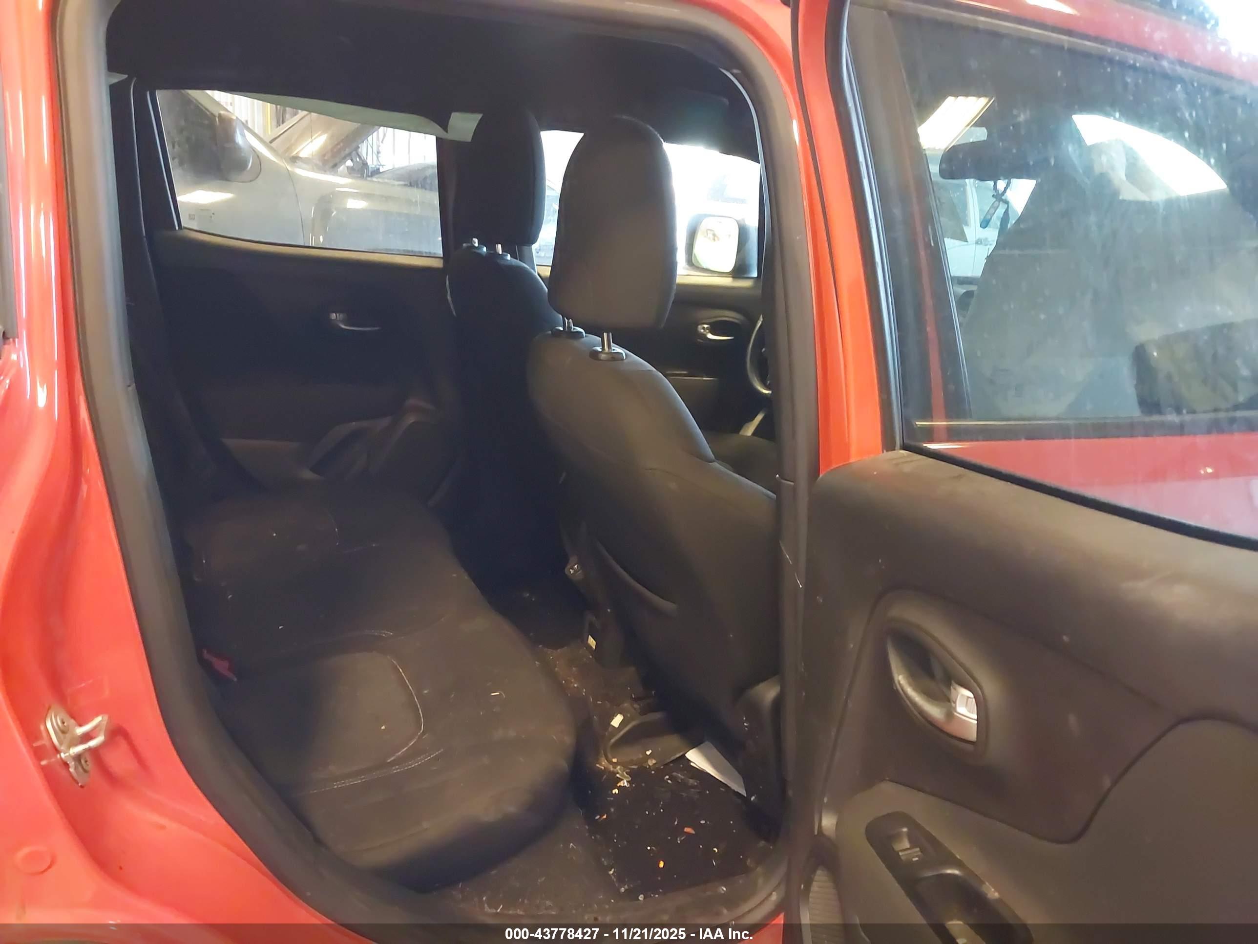 JEEP RENEGADE image 8