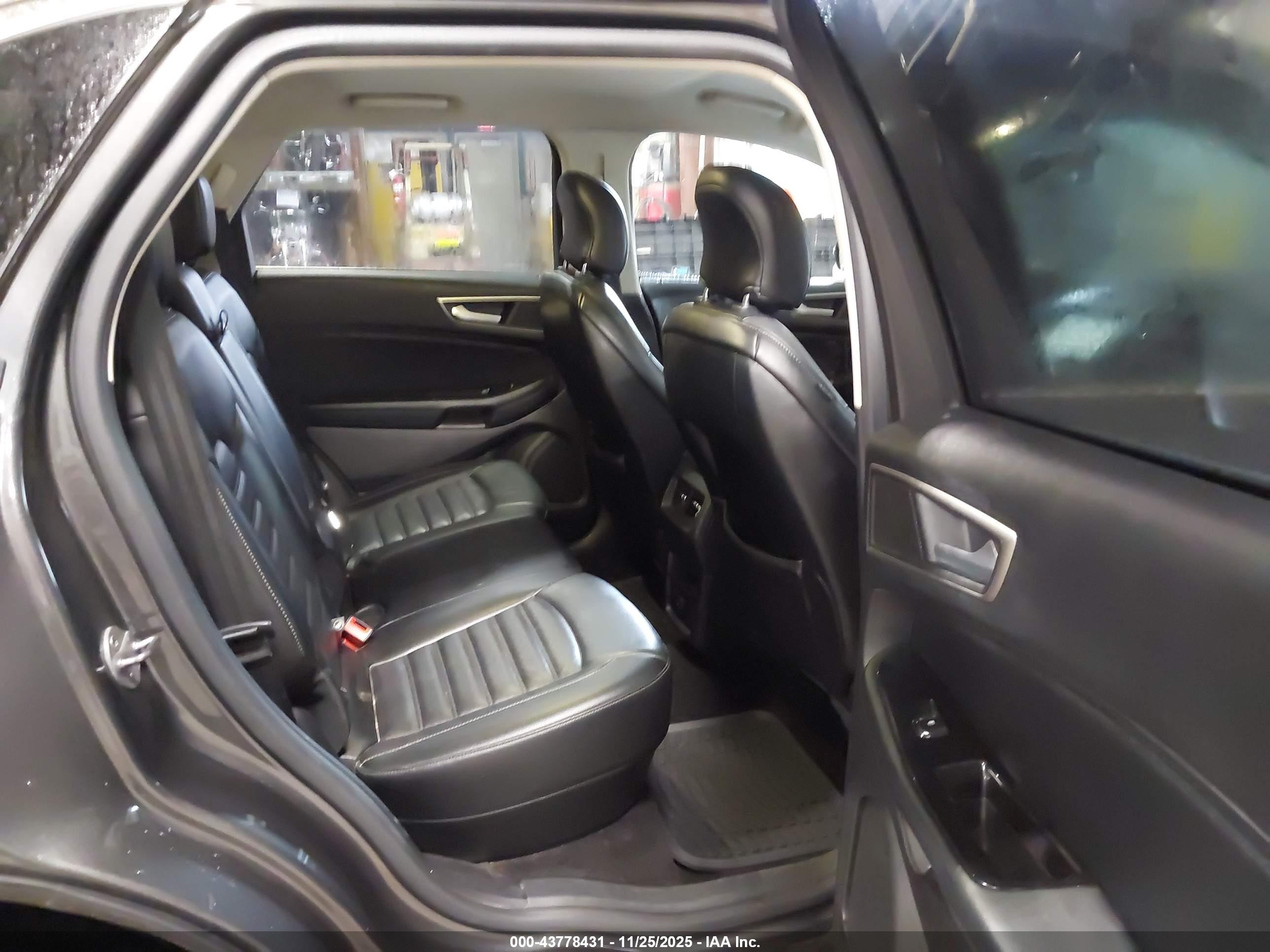FORD EDGE image 8