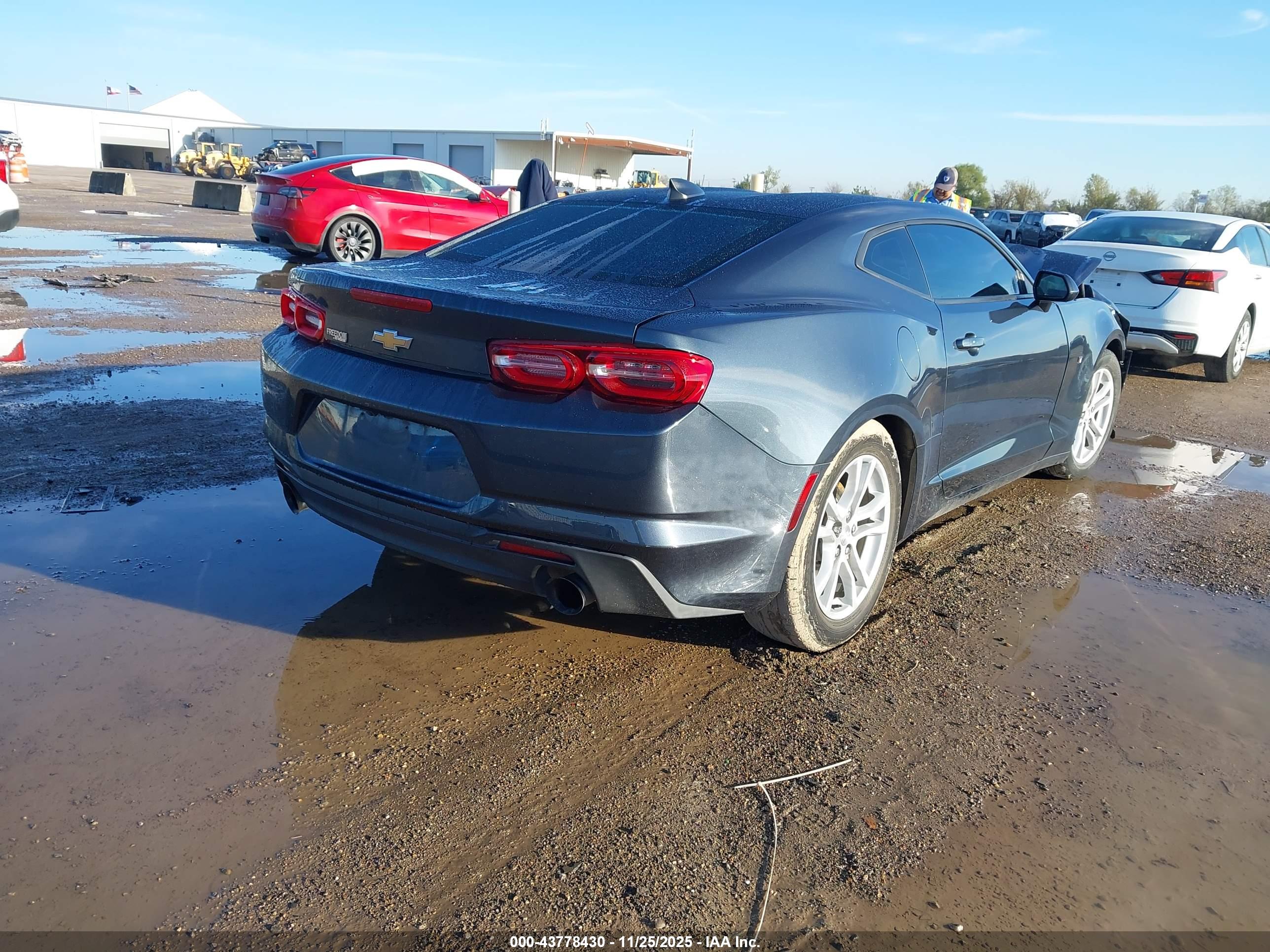 CHEVROLET CAMARO image 4