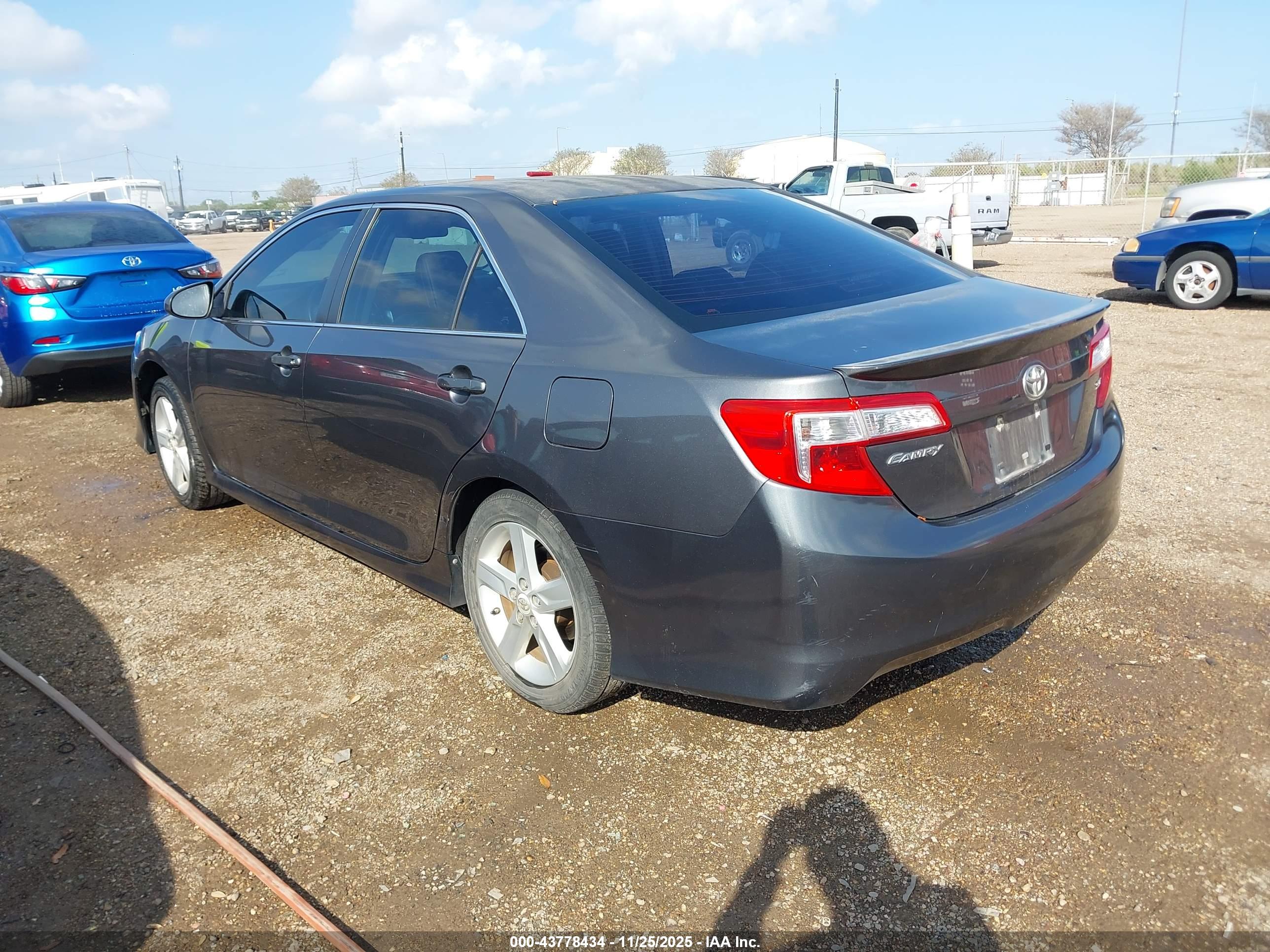TOYOTA CAMRY image 3