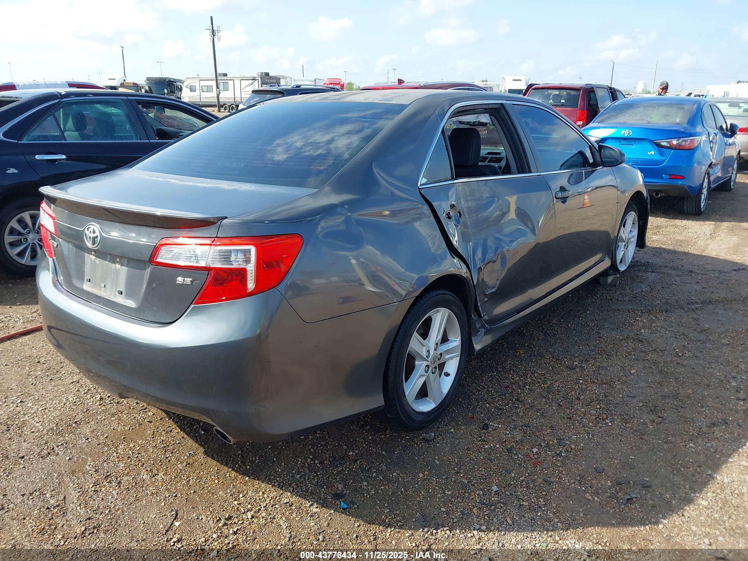 TOYOTA CAMRY image 4
