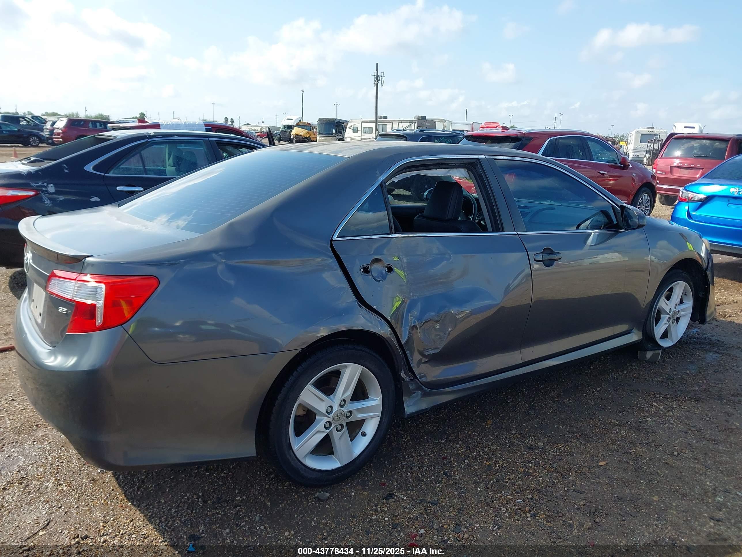 TOYOTA CAMRY image 6