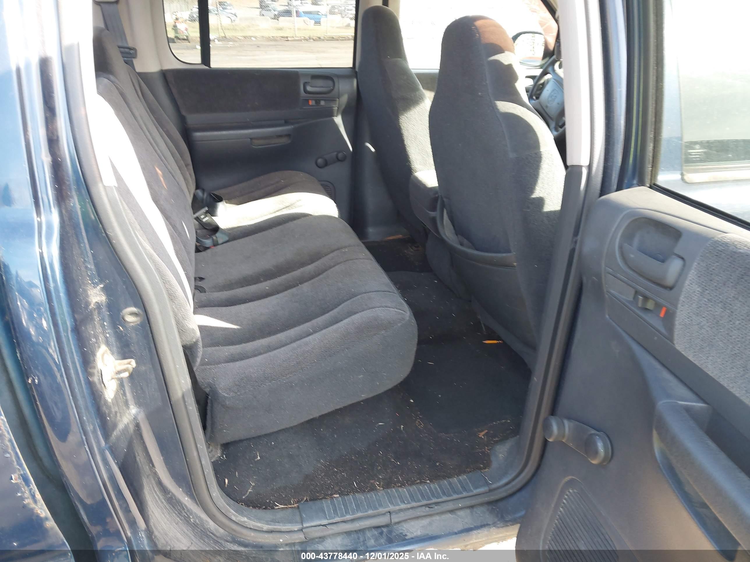 DODGE DAKOTA image 8