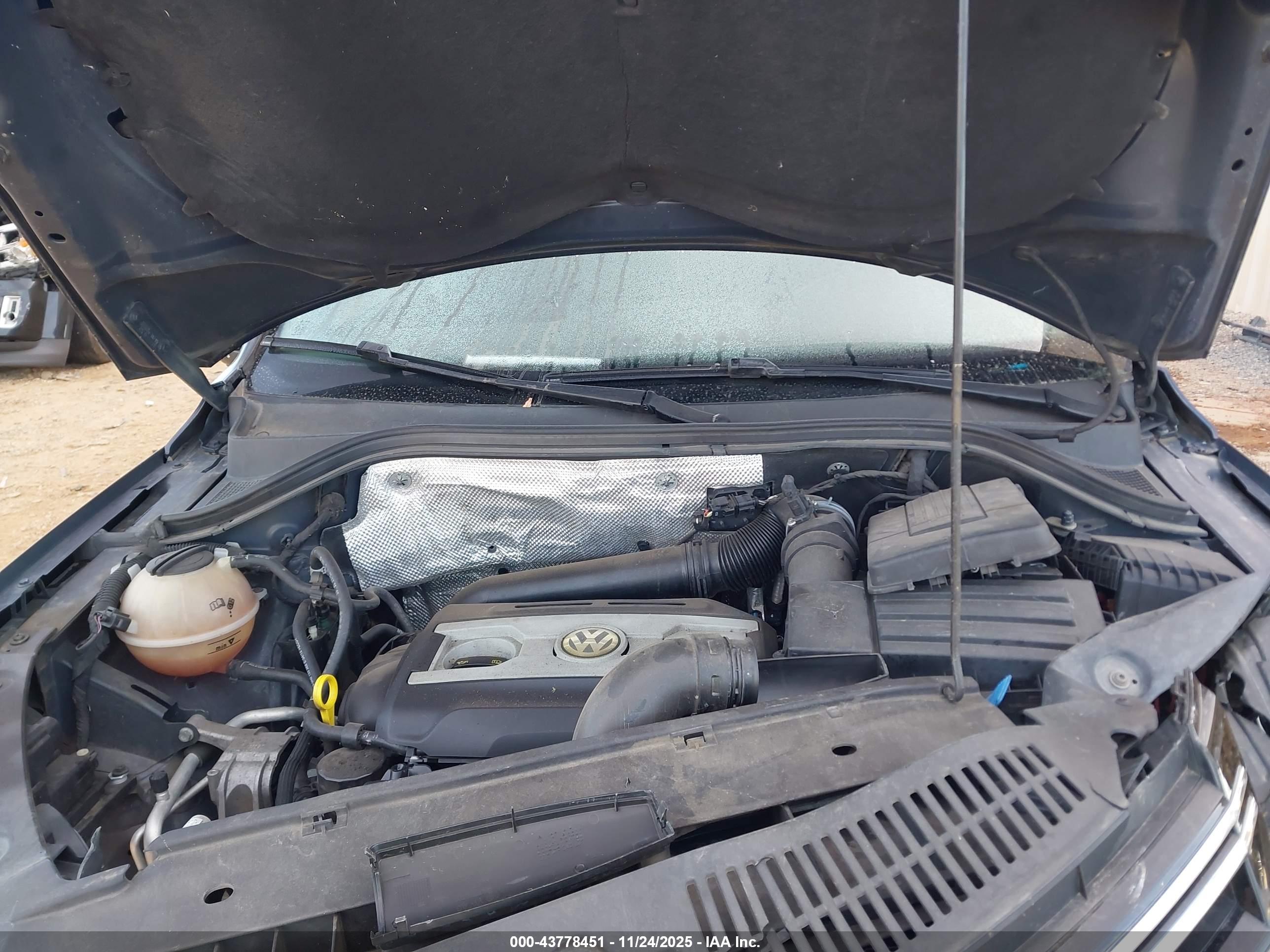 VOLKSWAGEN TIGUAN image 10