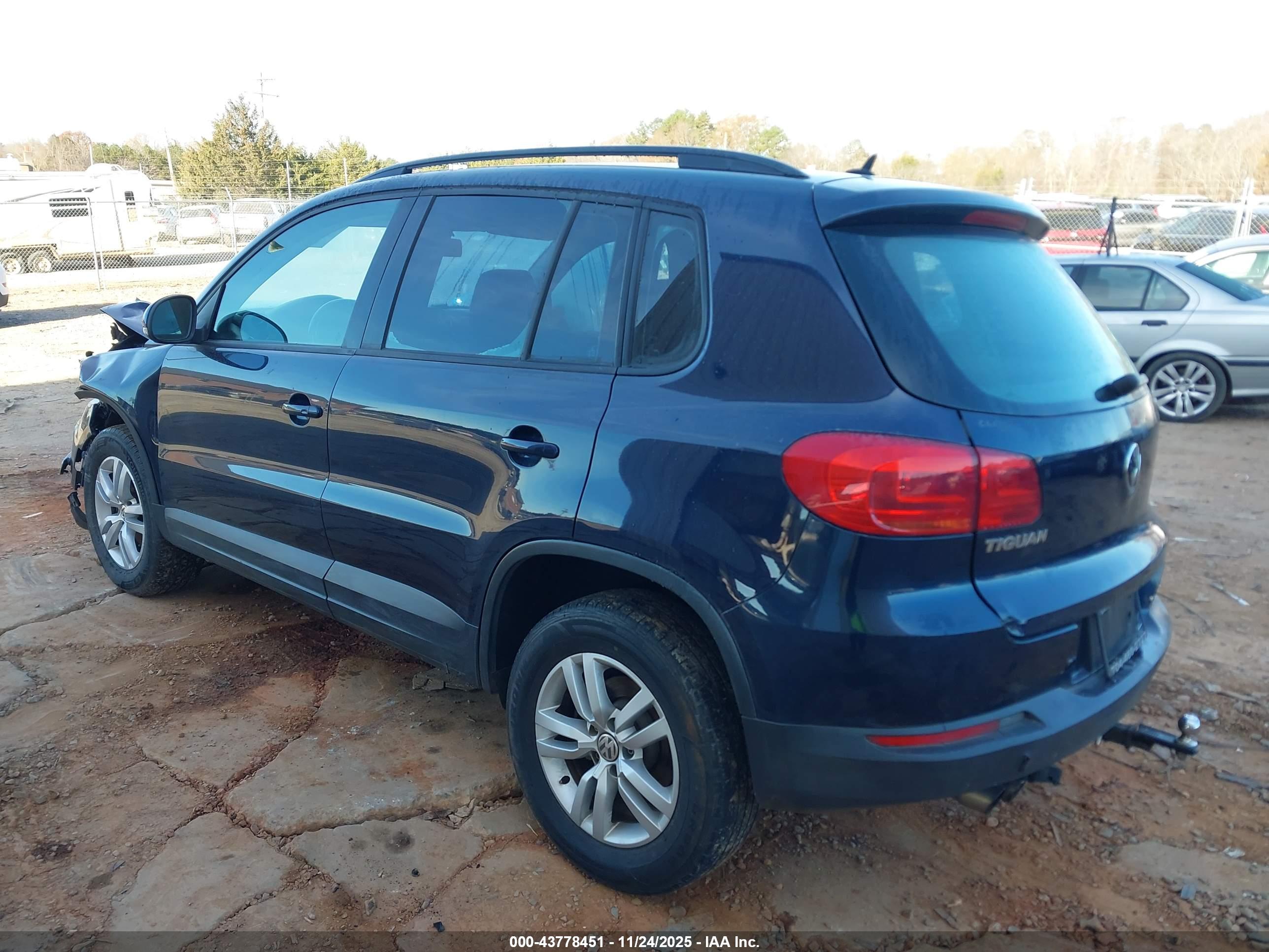 VOLKSWAGEN TIGUAN image 3