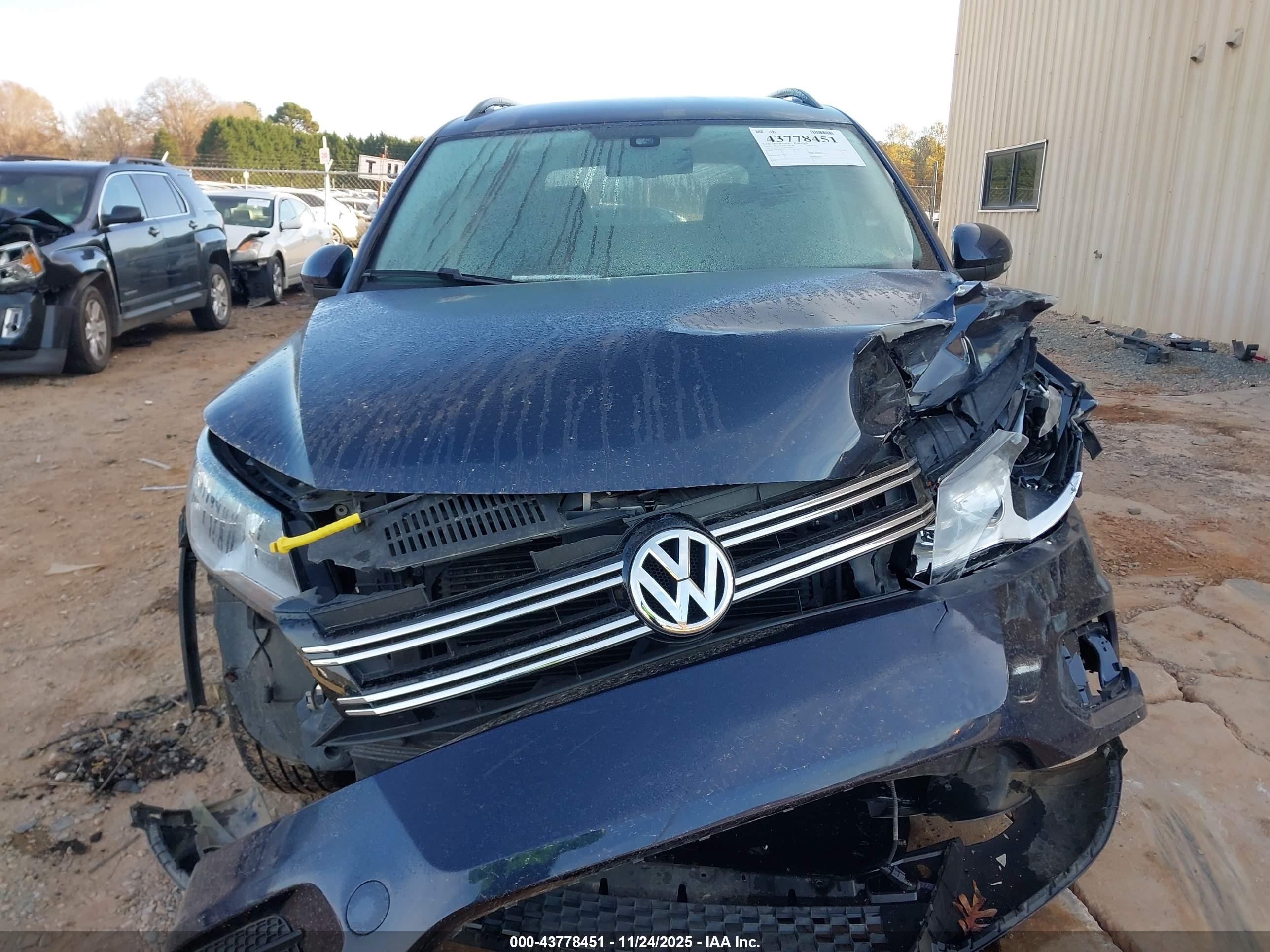 VOLKSWAGEN TIGUAN image 6
