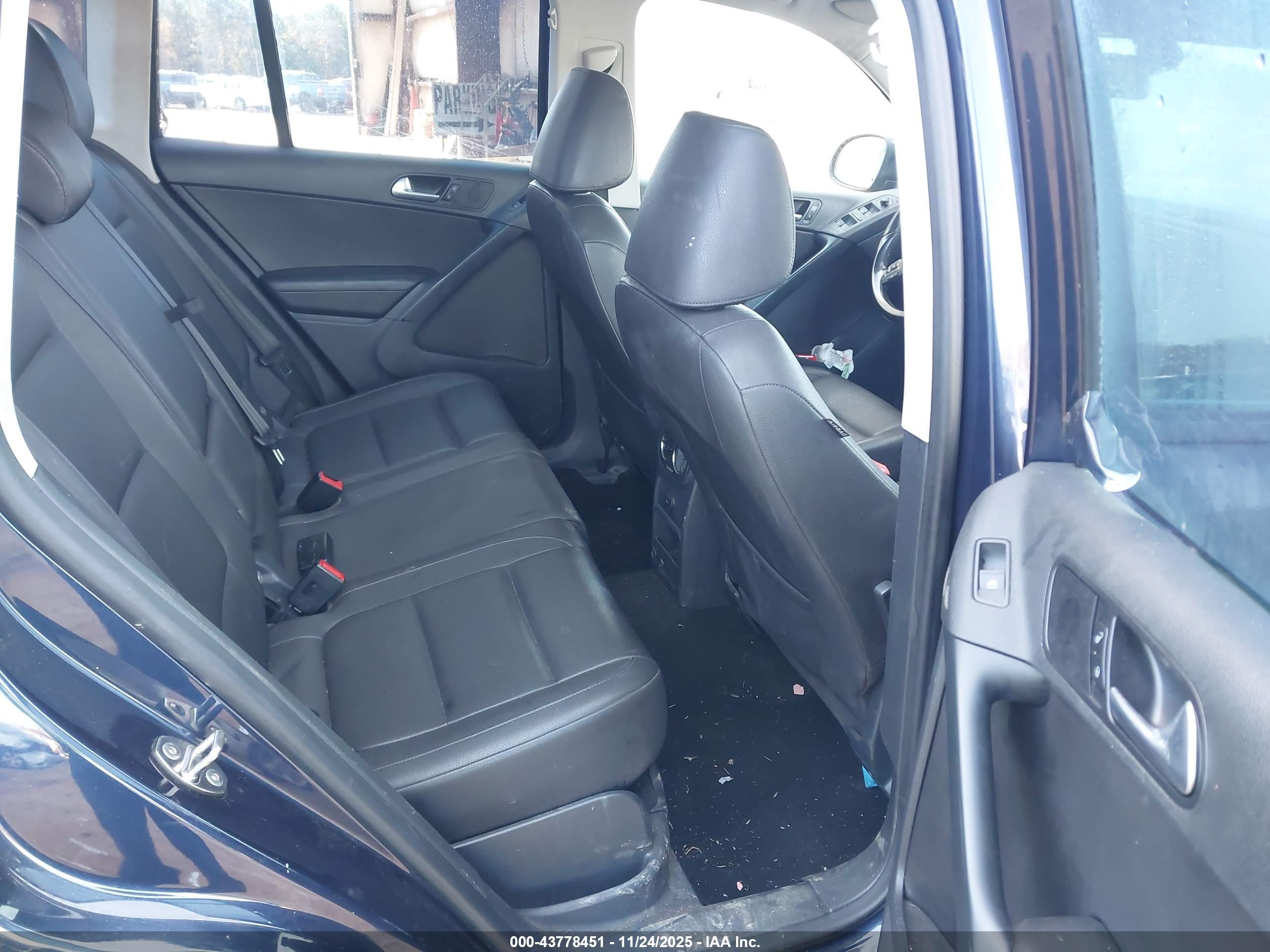 VOLKSWAGEN TIGUAN image 8