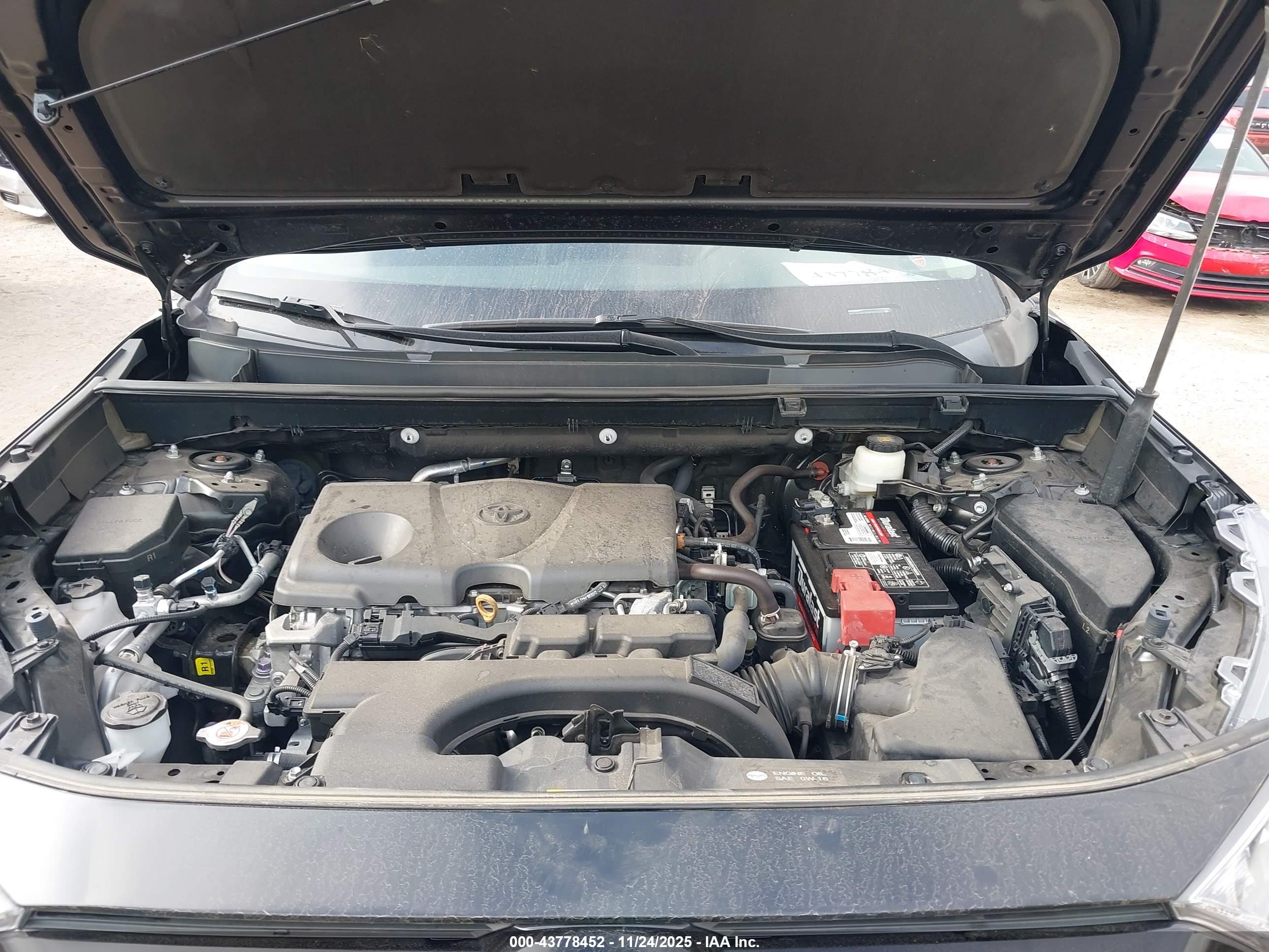 TOYOTA RAV4 image 10