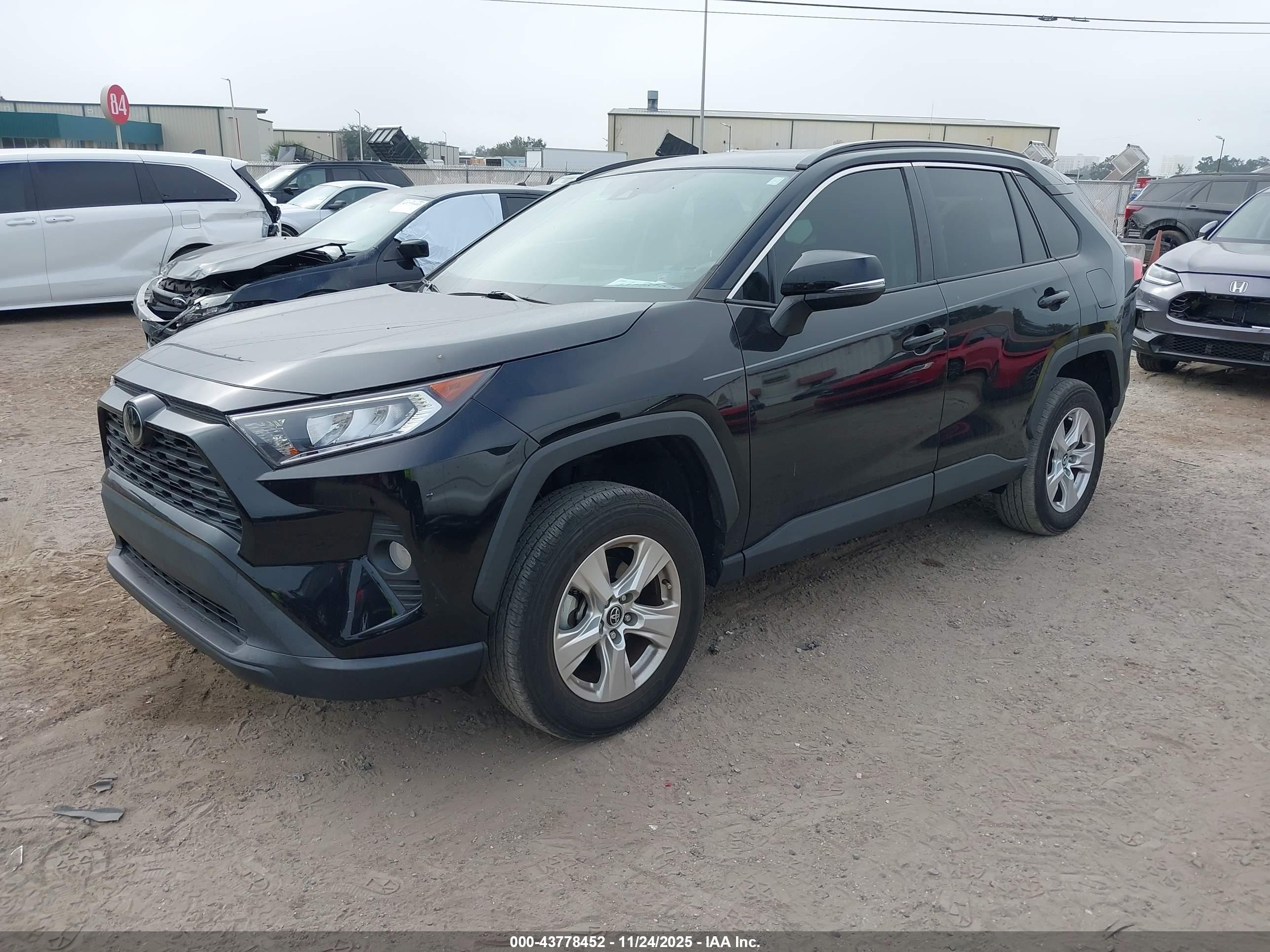 TOYOTA RAV4 image 2