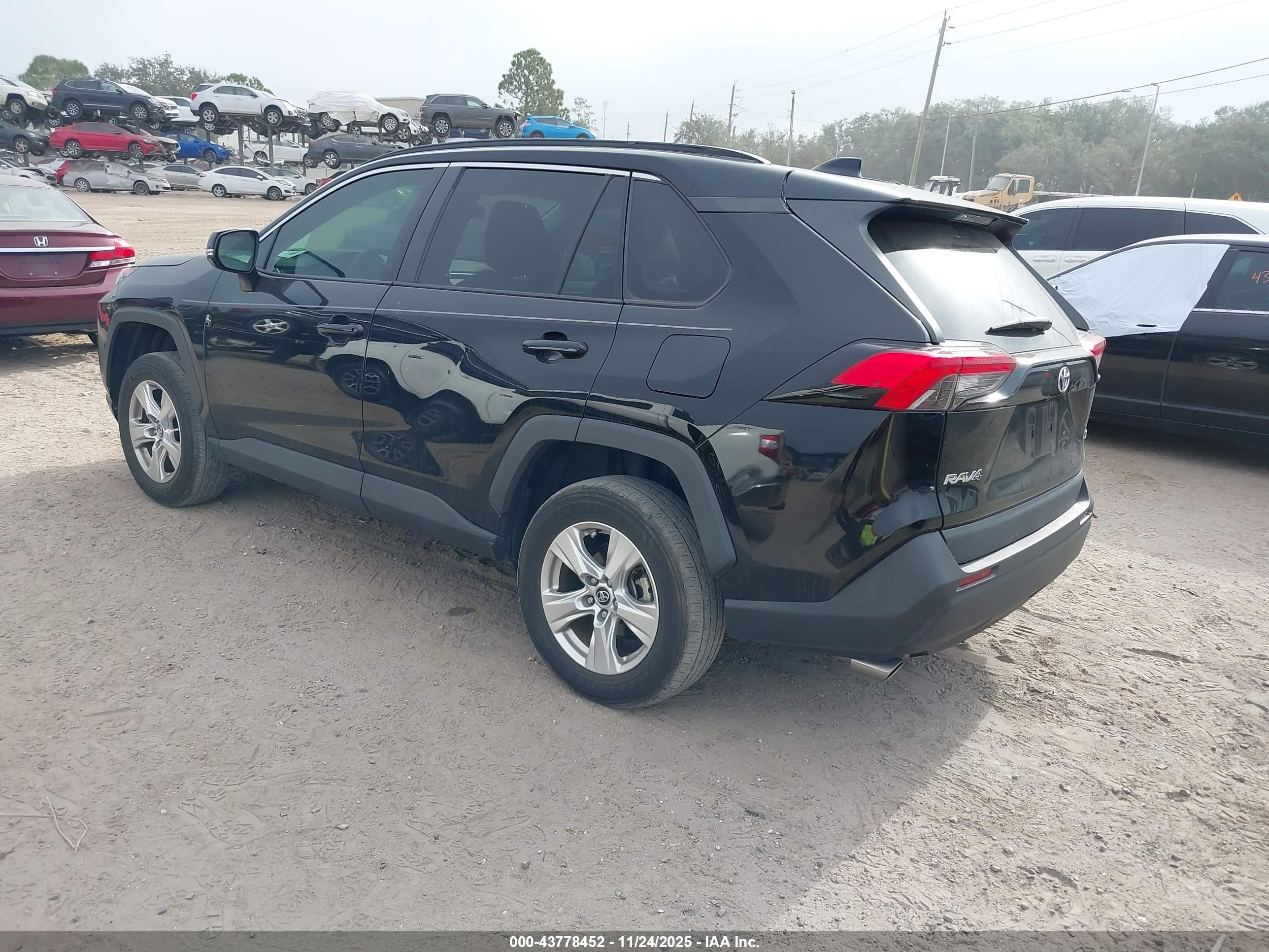 TOYOTA RAV4 image 3