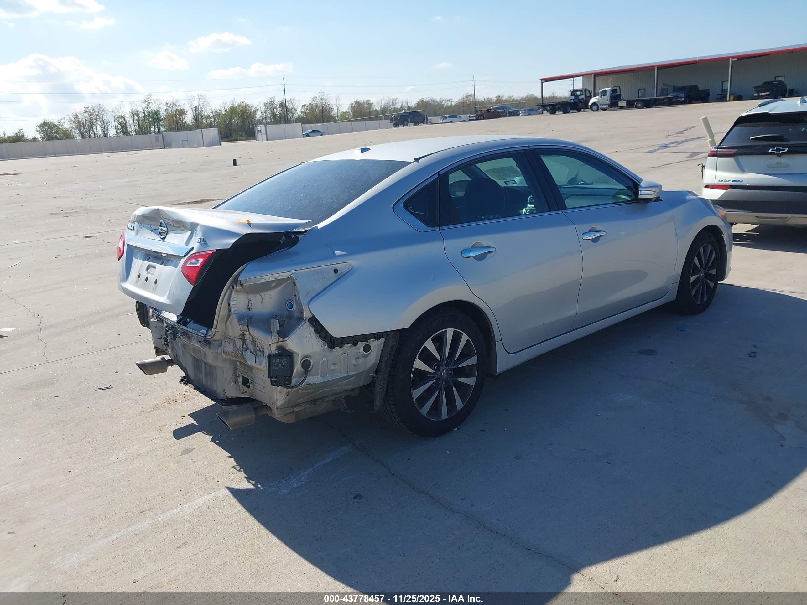 NISSAN ALTIMA image 4