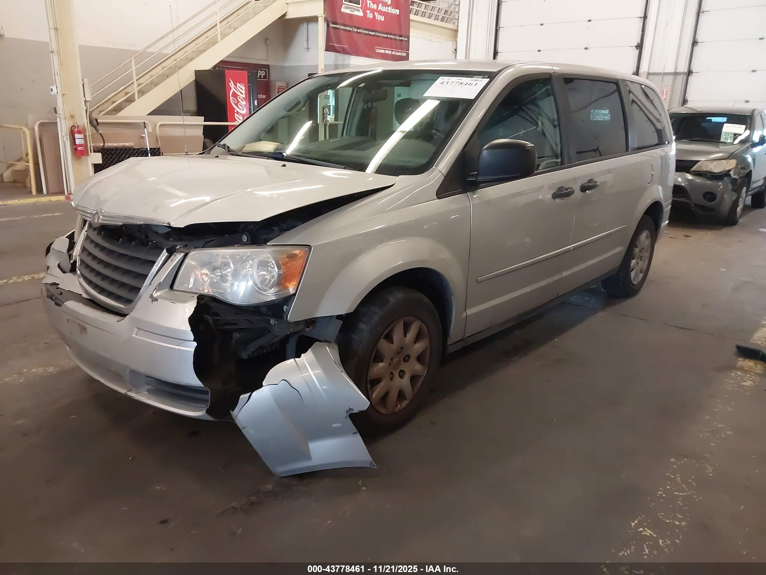 CHRYSLER TOWN image 2