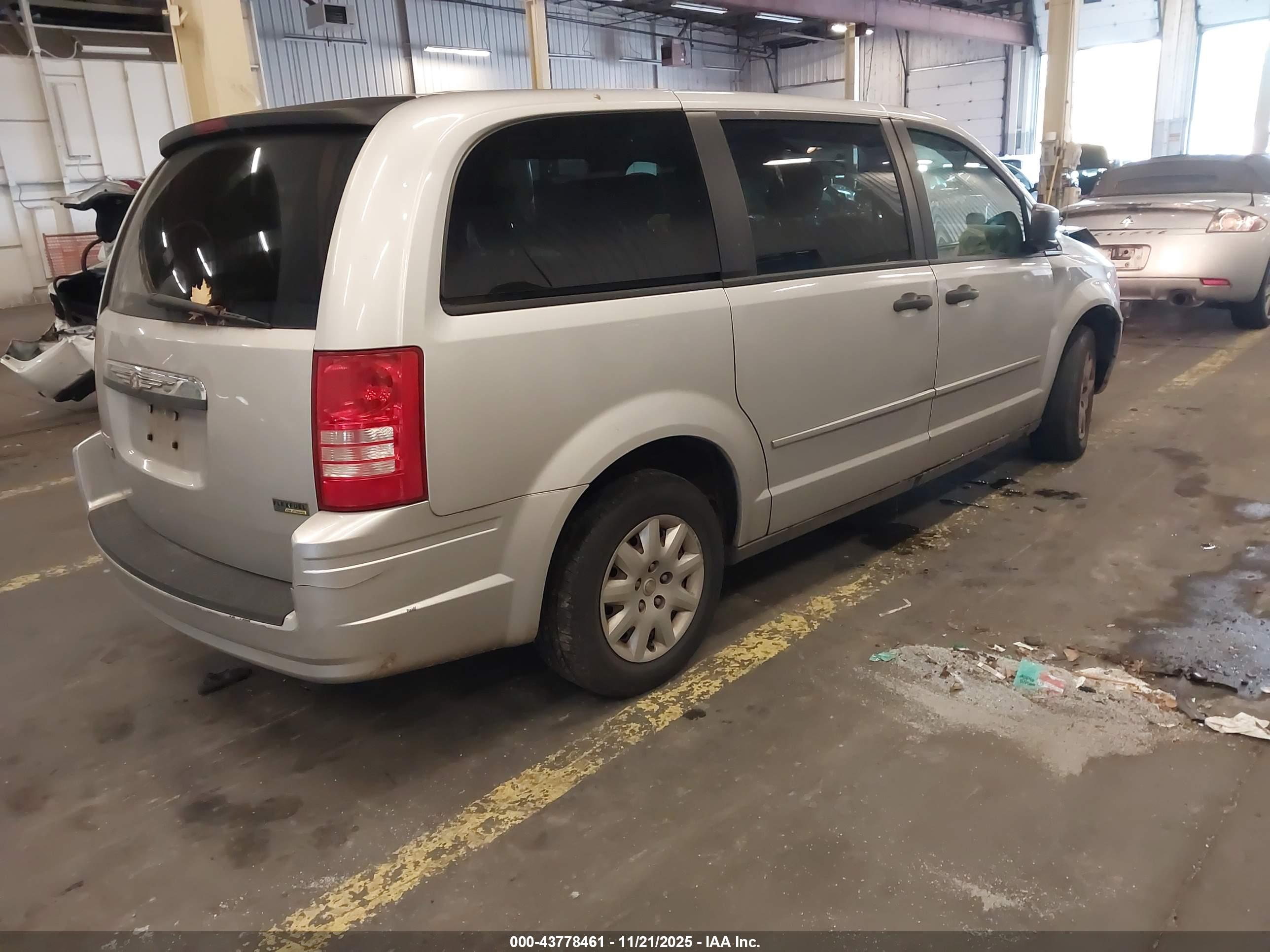 CHRYSLER TOWN image 4