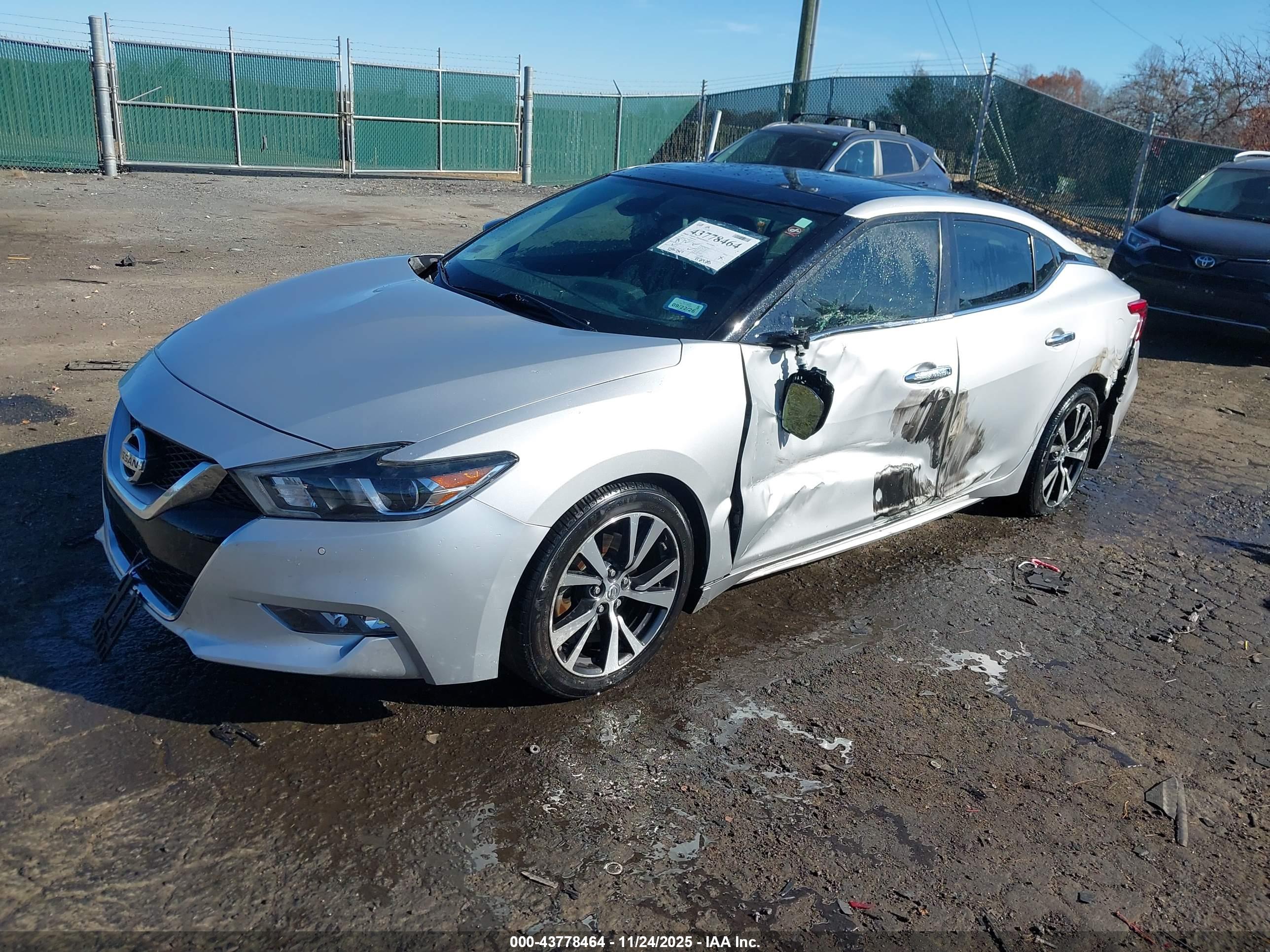NISSAN MAXIMA image 2