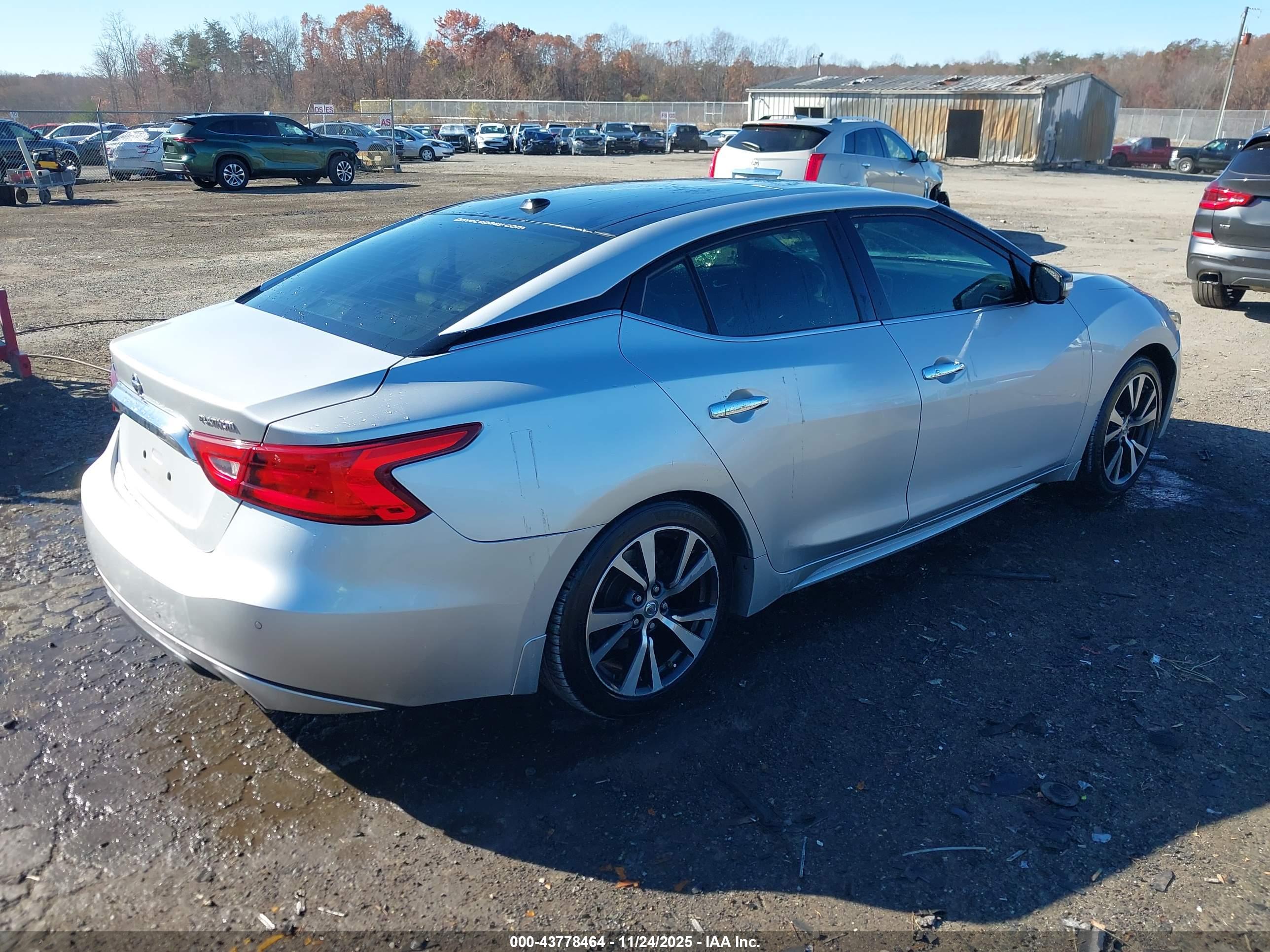 NISSAN MAXIMA image 4