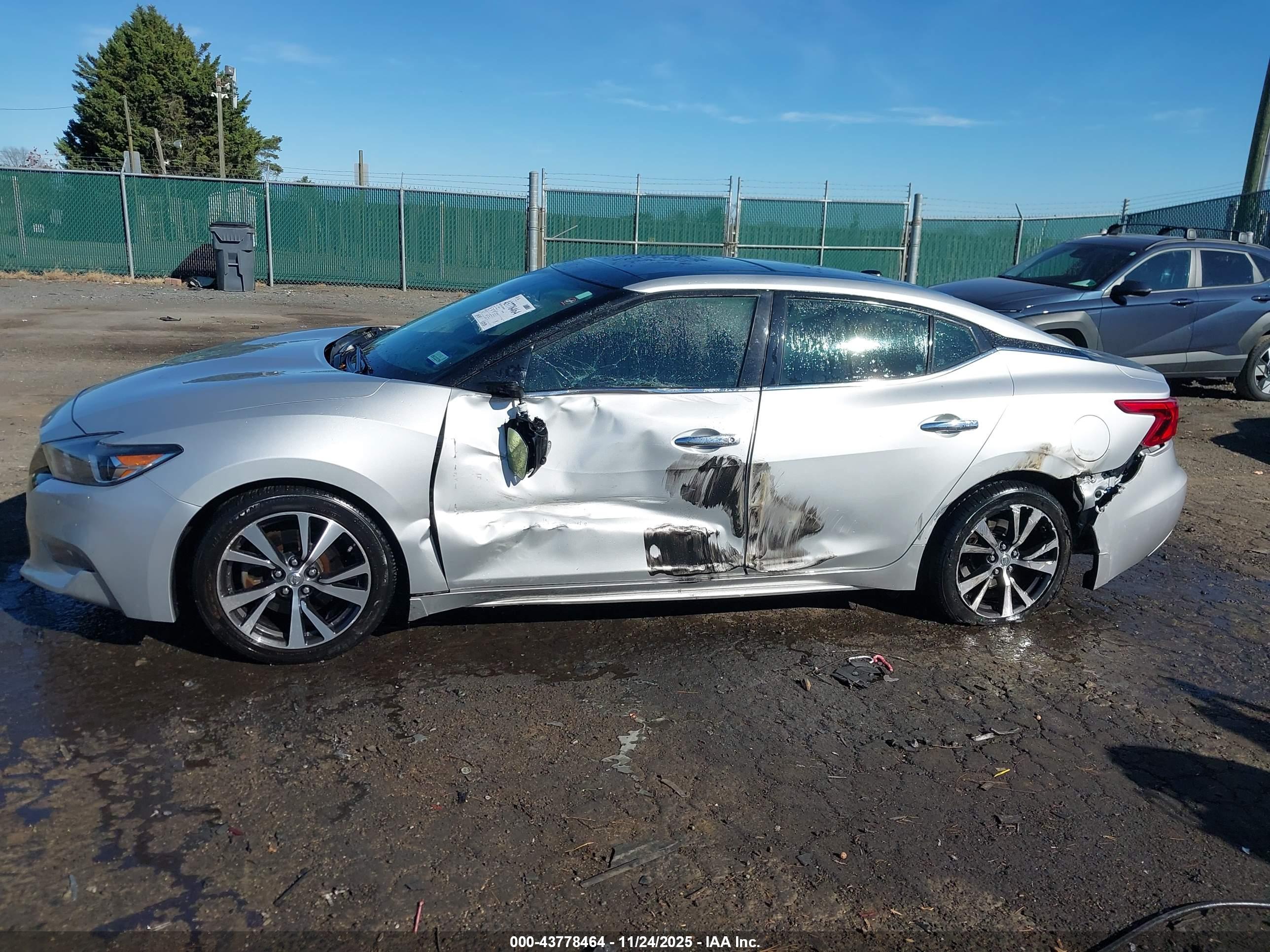 NISSAN MAXIMA image 6