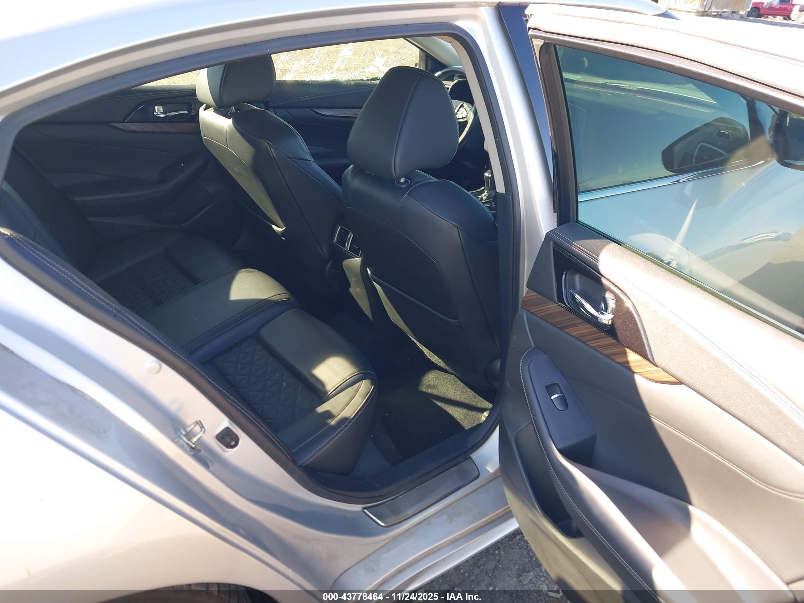 NISSAN MAXIMA image 8