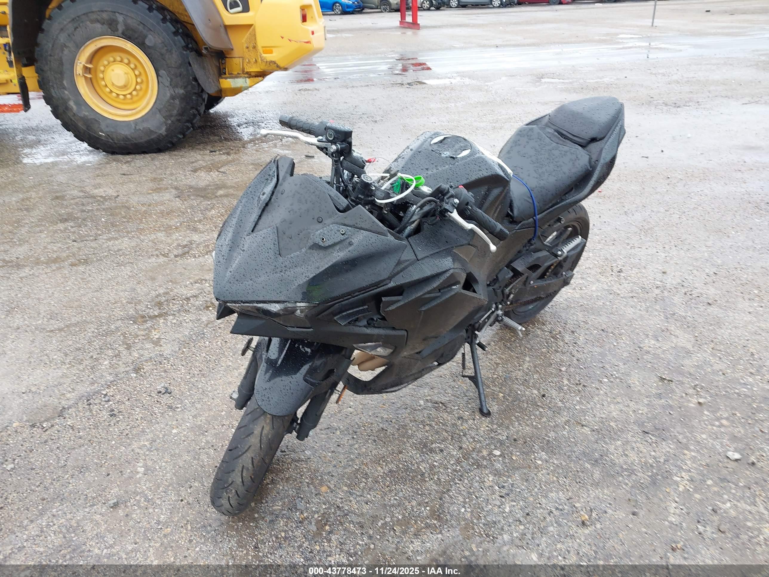 KAWASAKI EX500 image 2